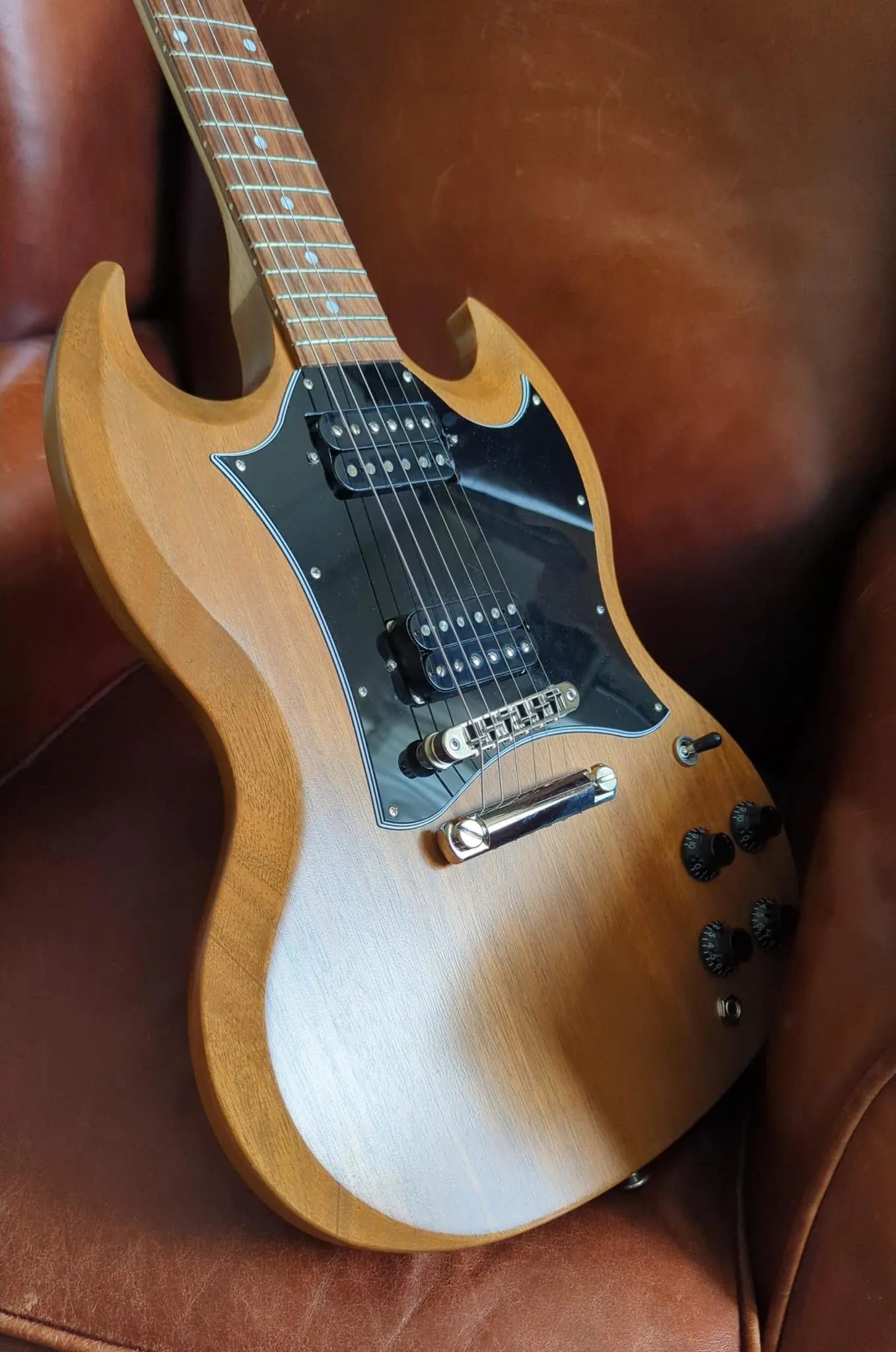 Gibson Tribute SG in Natural Walnut (used) - Richards Guitars Of Stratford Upon Avon