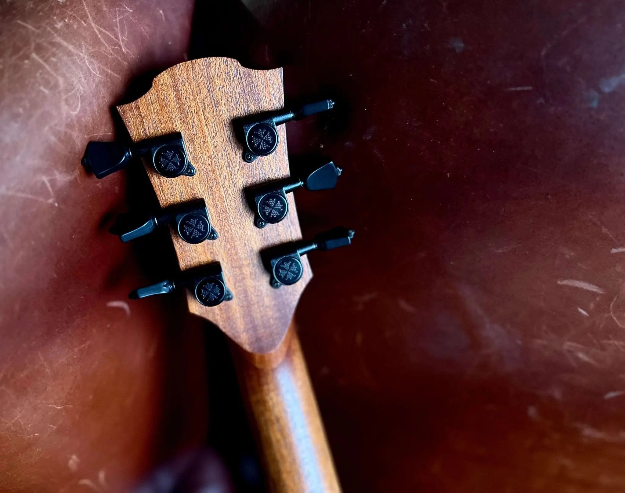 LAG Escapade Globe Trotter Electro Acoustic Travel Guitar - Richards Guitars Of Stratford Upon Avon