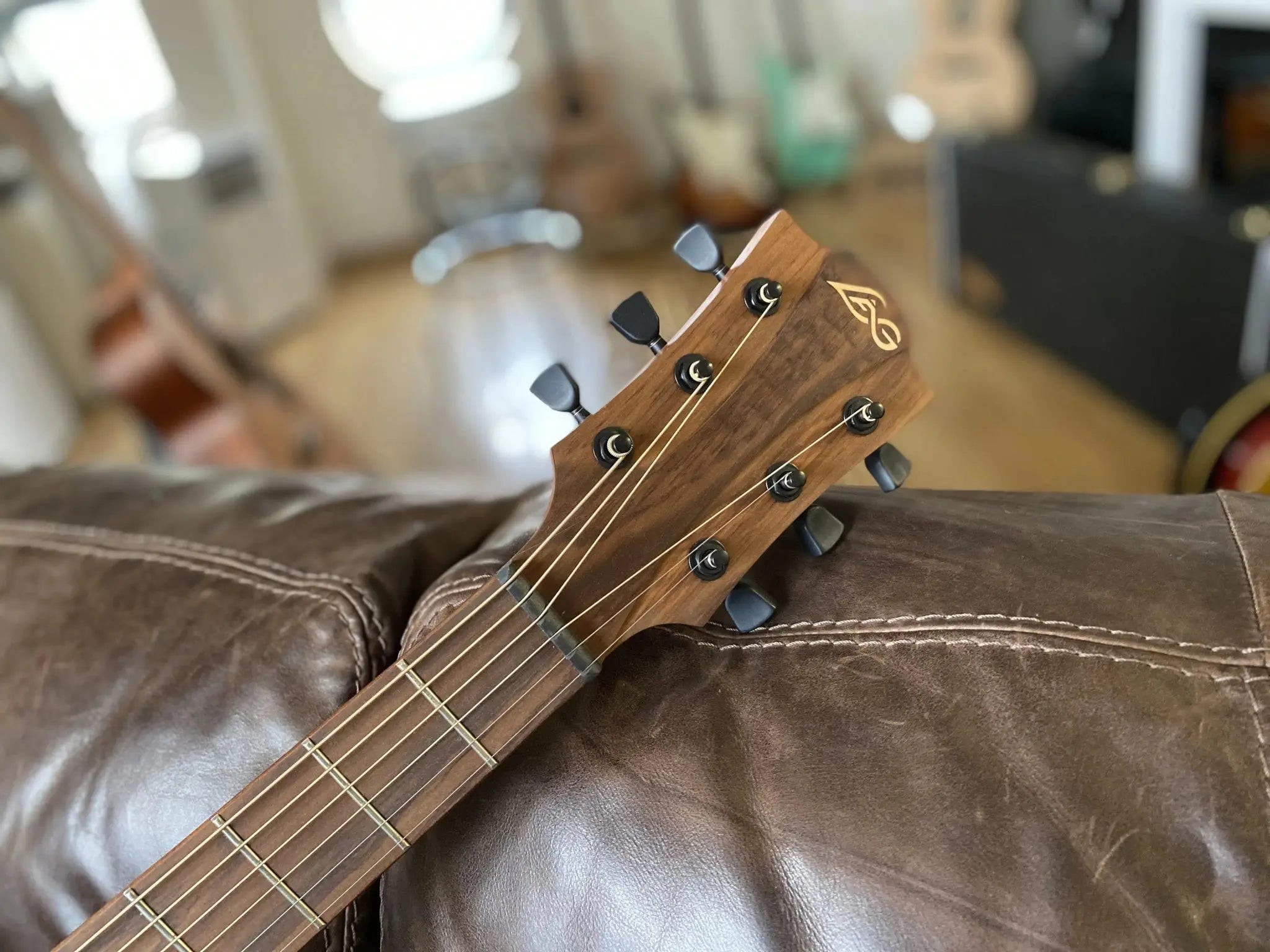 LAG T70DC DREADNOUGHT CUTAWAY - Richards Guitars Of Stratford Upon Avon