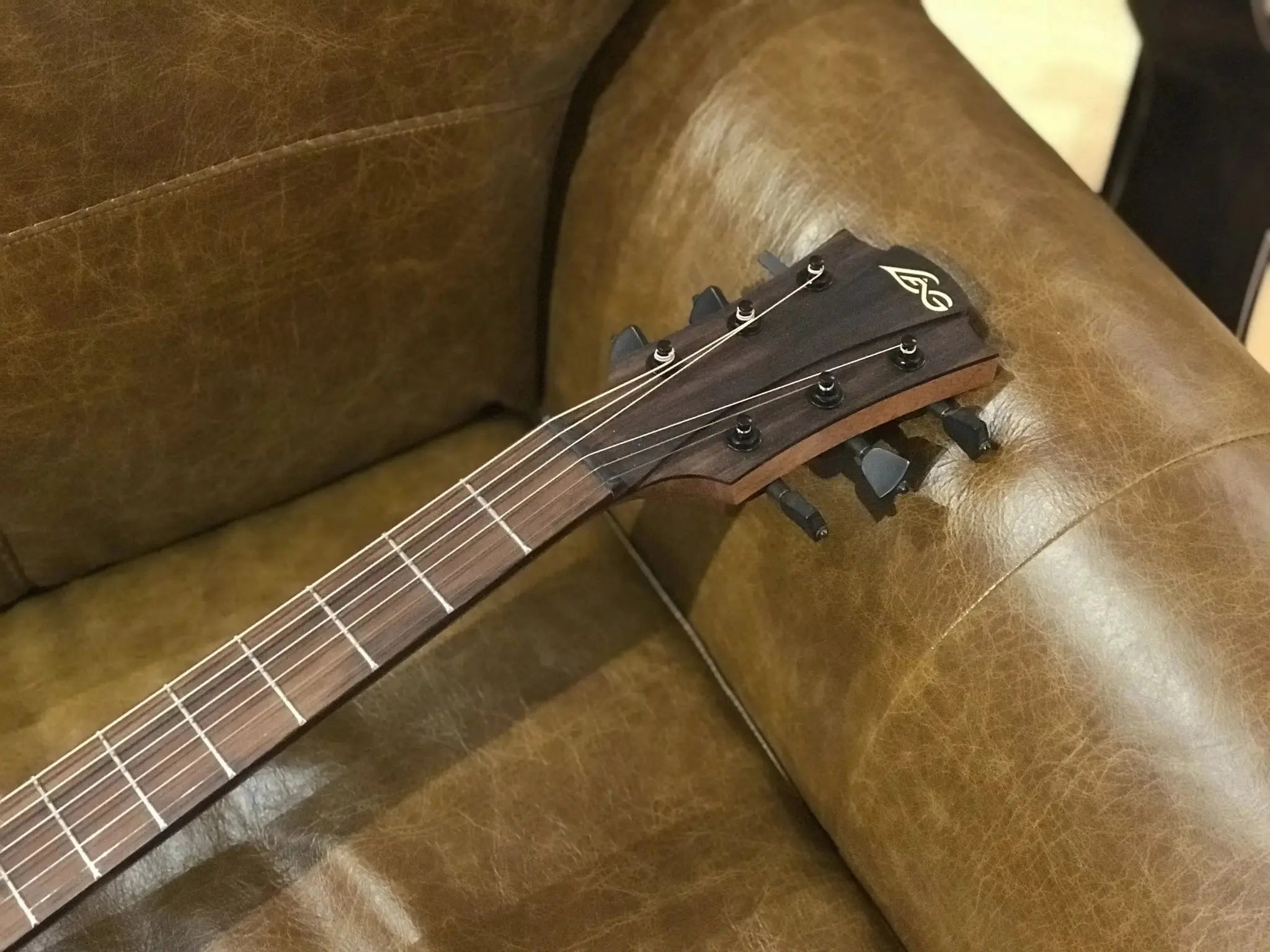 LAG TRAMONTANE 118 T118ASCE - BLK AUDITORIUM SLIM CUTAWAY ELECTRO BLACK - Richards Guitars Of Stratford Upon Avon