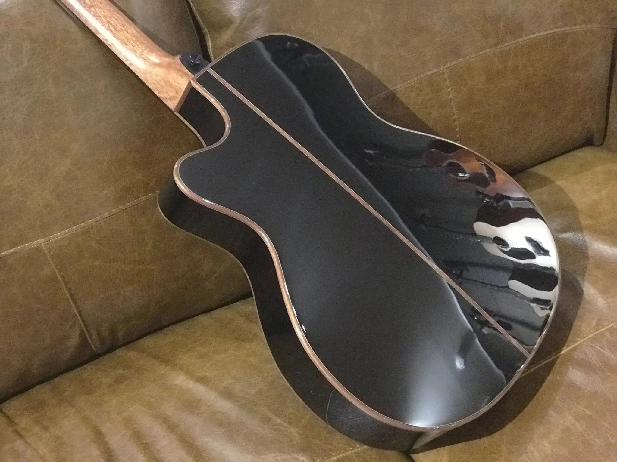 LAG TRAMONTANE 118 T118ASCE - BLK AUDITORIUM SLIM CUTAWAY ELECTRO BLACK - Richards Guitars Of Stratford Upon Avon