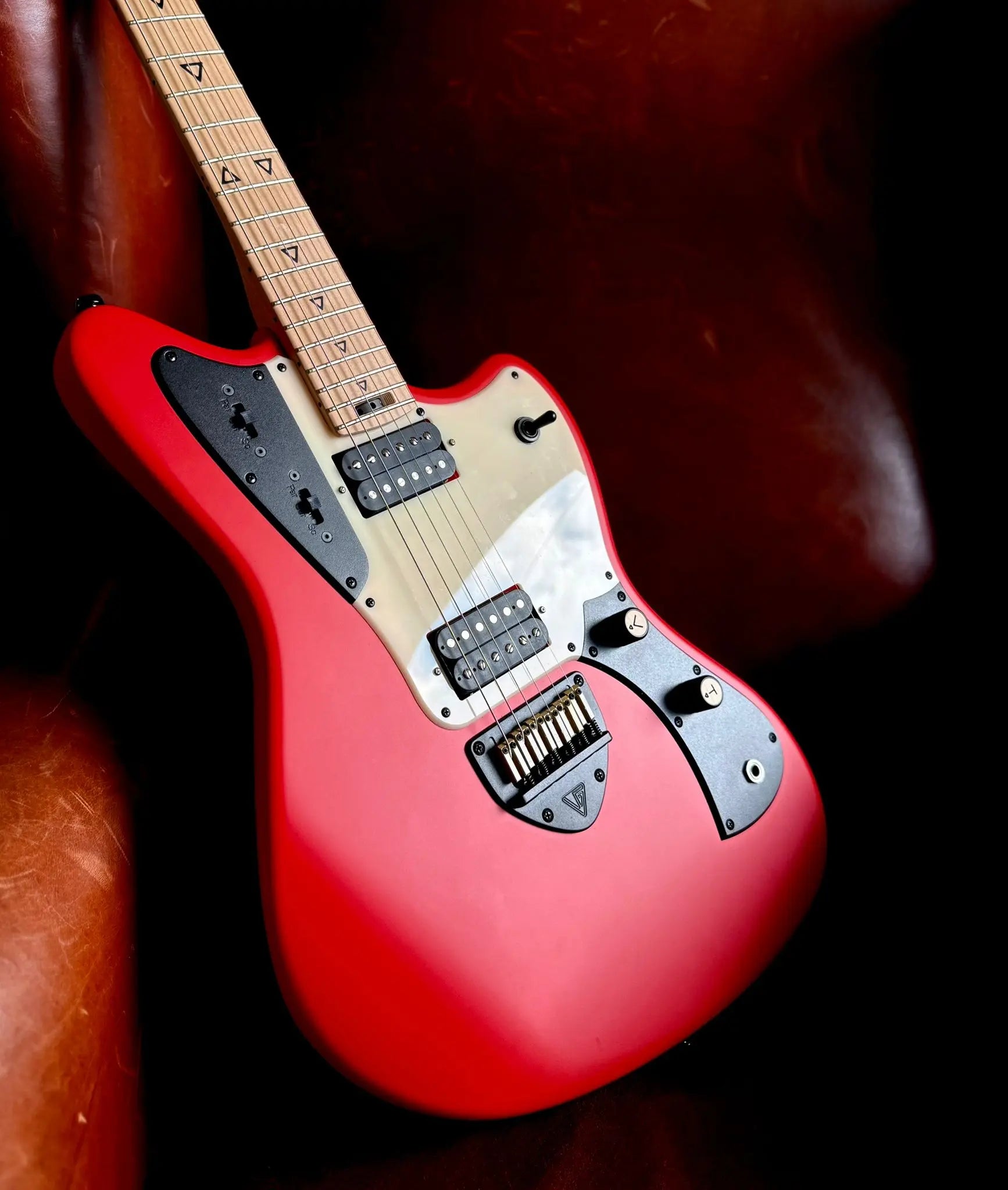 Valiant Jupiter Lipstick Red - Richards Guitars Of Stratford Upon Avon