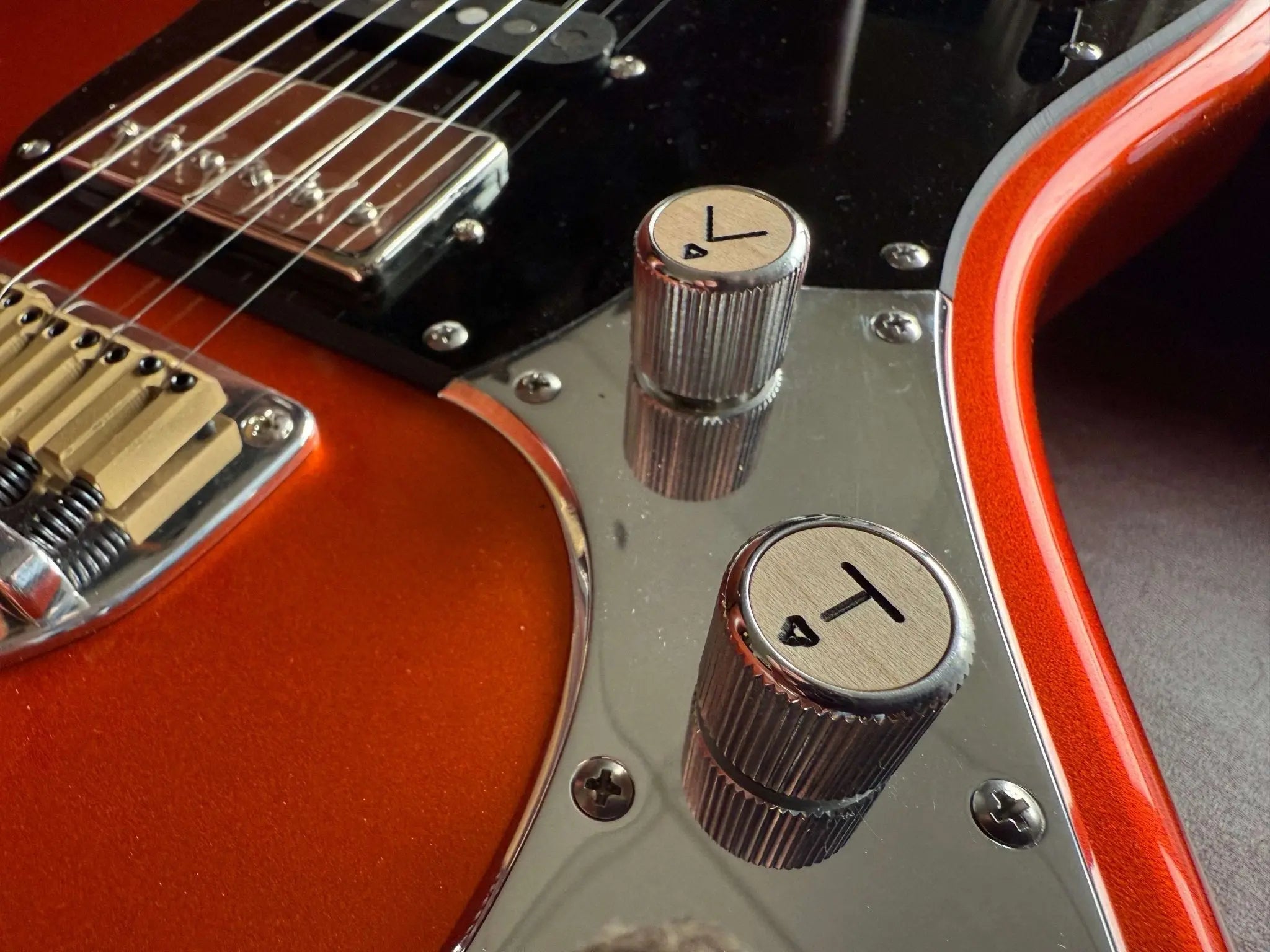 Valiant Mercury Copper With Stainless Steel Frets Upgdrade - Richards Guitars Of Stratford Upon Avon