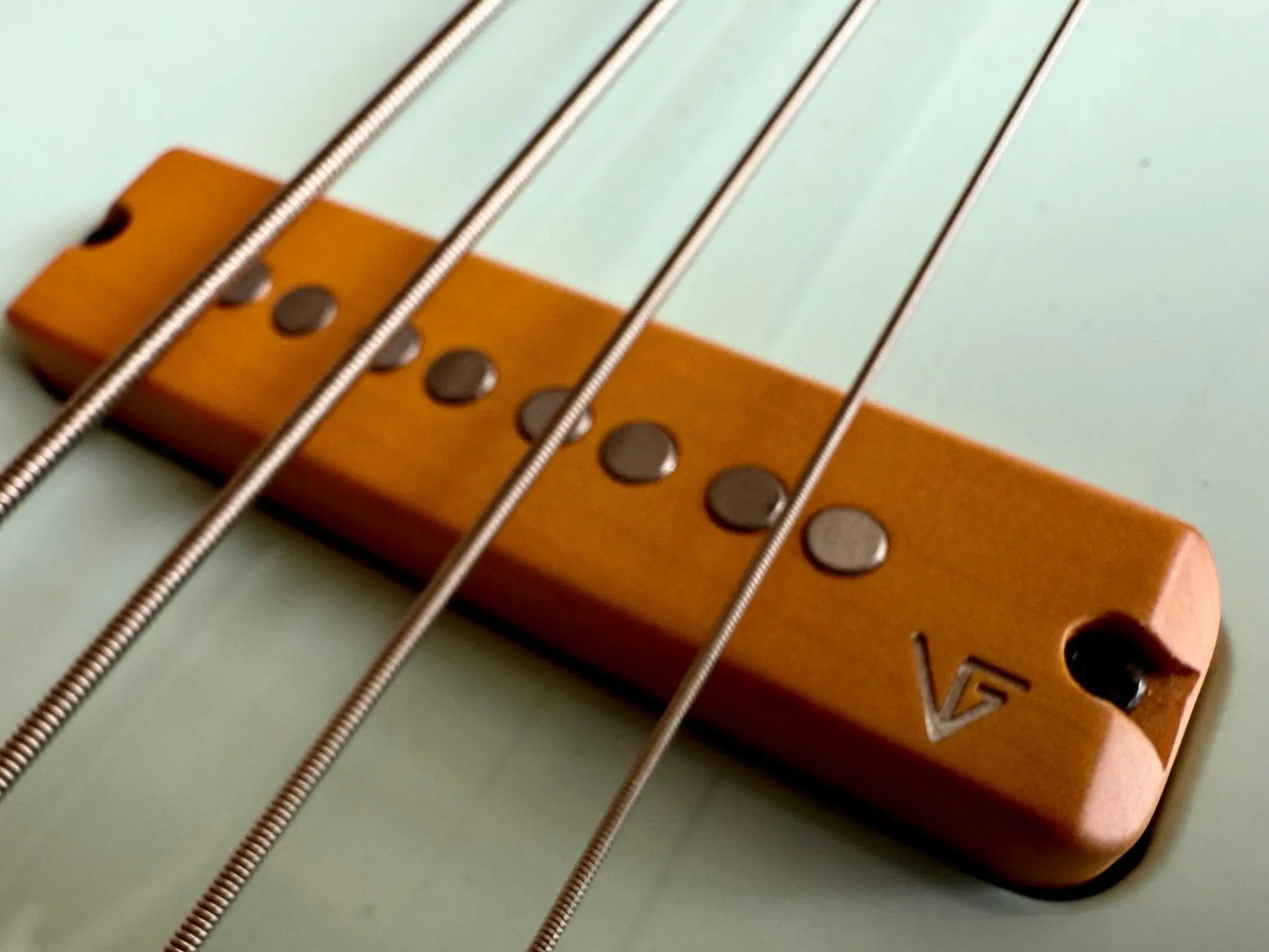 Valiant Mini Bass - Richards Guitars Of Stratford Upon Avon