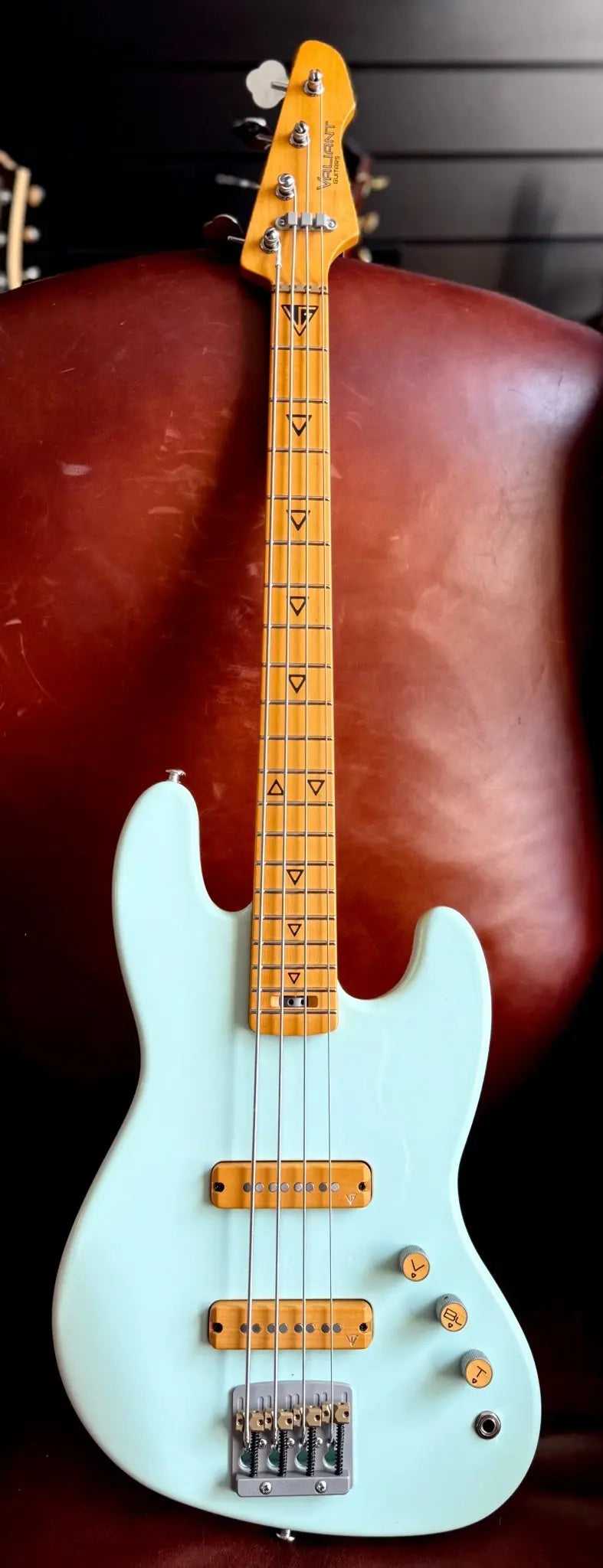 Valiant Mini Bass - Richards Guitars Of Stratford Upon Avon