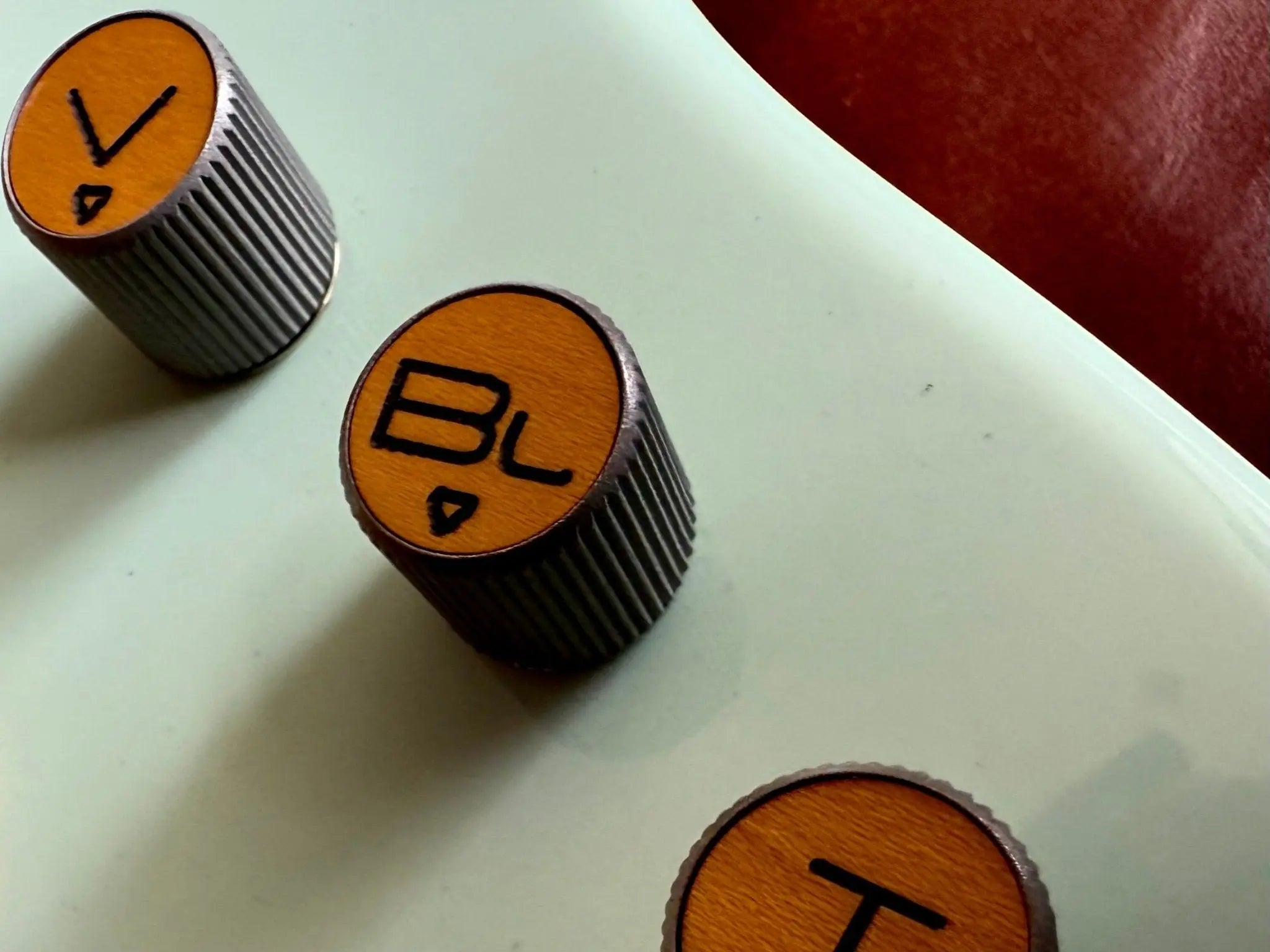 Valiant Mini Bass - Richards Guitars Of Stratford Upon Avon