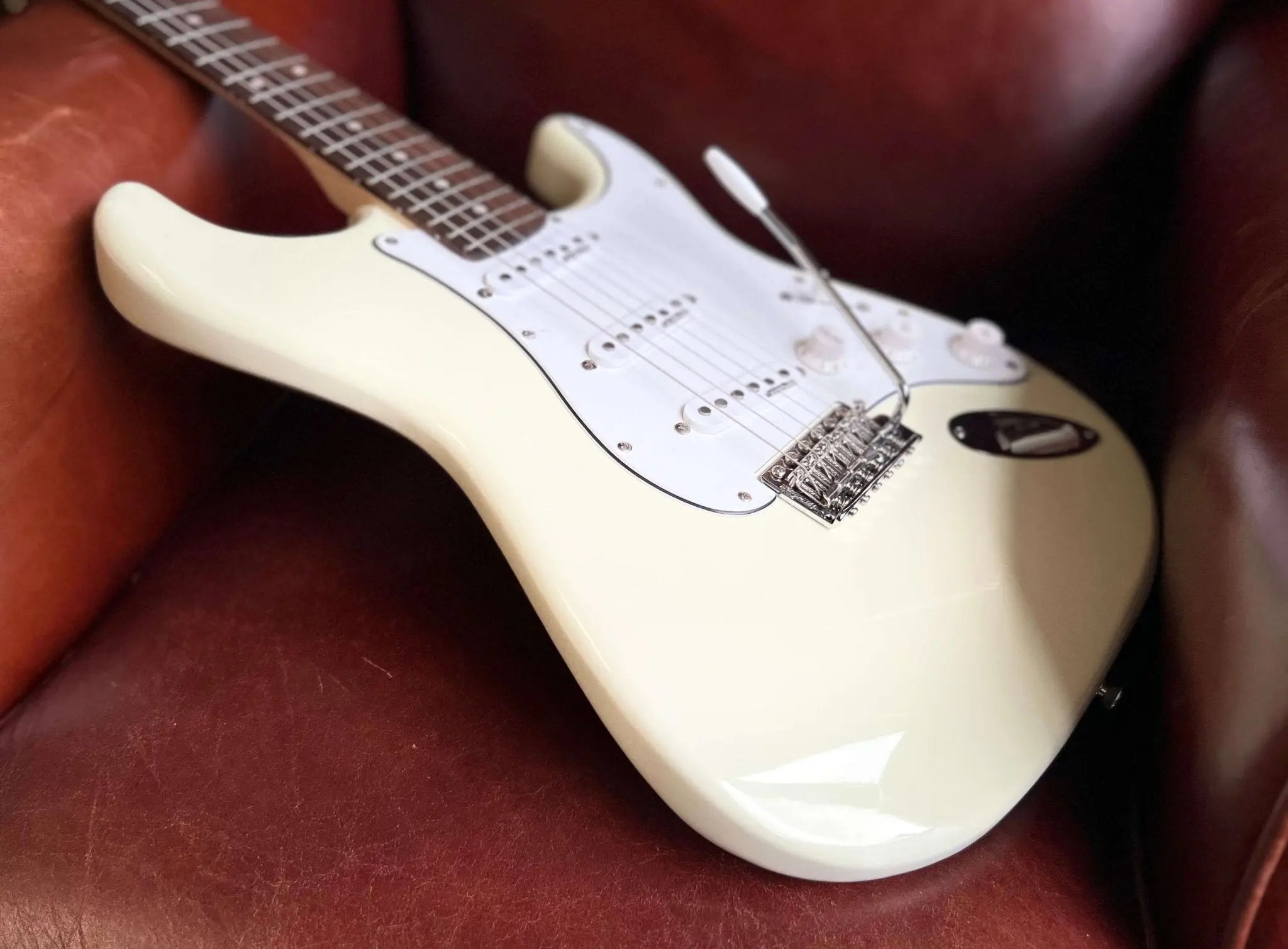 Vintage V6VW ReIssued Electric Guitar ~ Vintage White - Richards Guitars Of Stratford Upon Avon