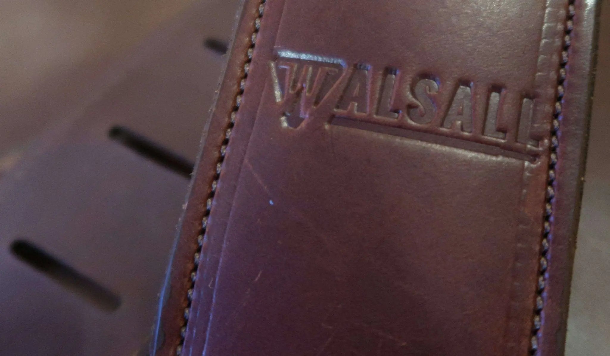 Walsall Limited Edition Italian Dakota Leather Guitar Strap - Richards Guitars Of Stratford Upon Avon