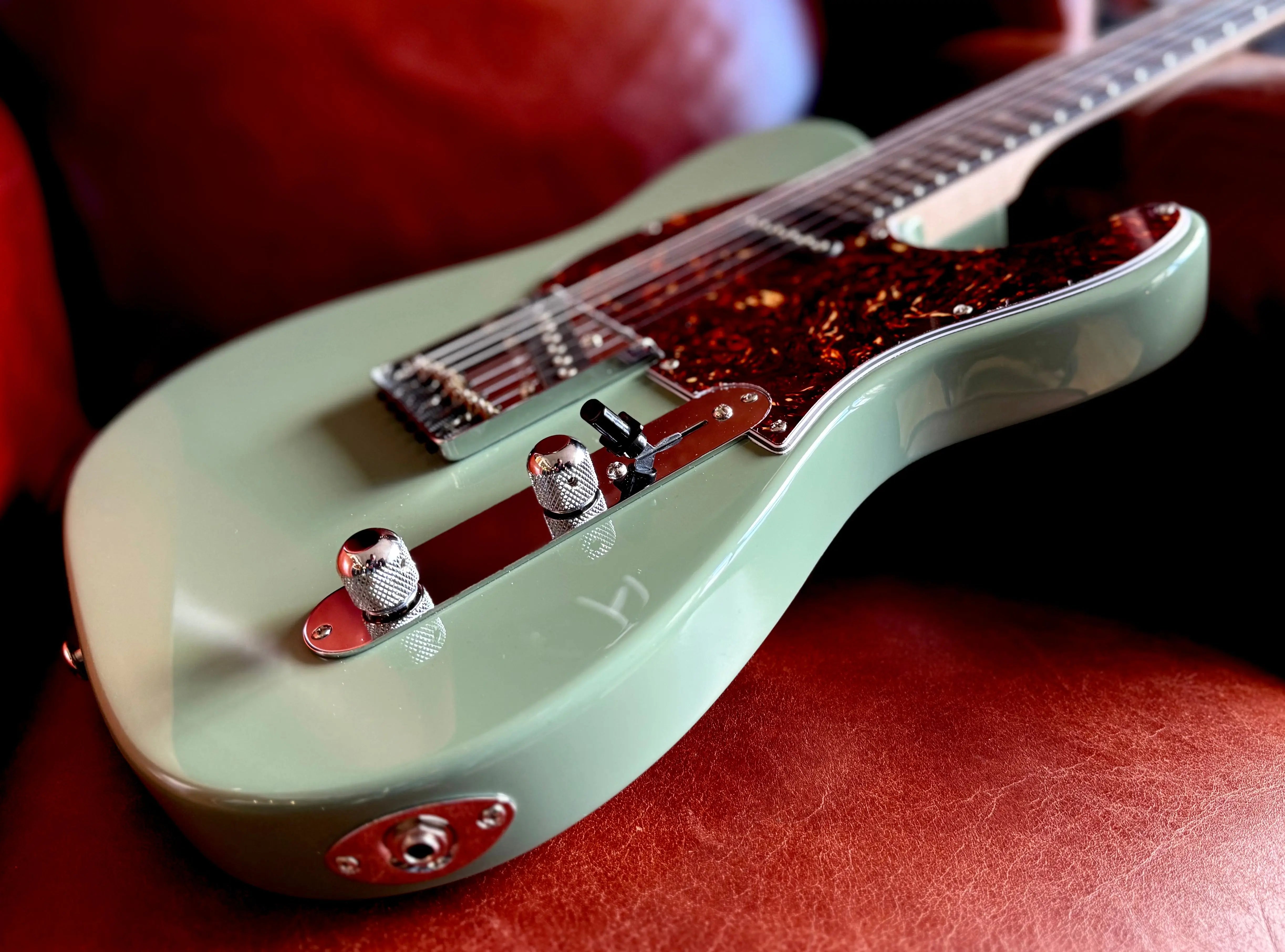 G&L Fullerton Deluxe ASAT Classic Guitars - Richards Guitars Of Stratford Upon Avon