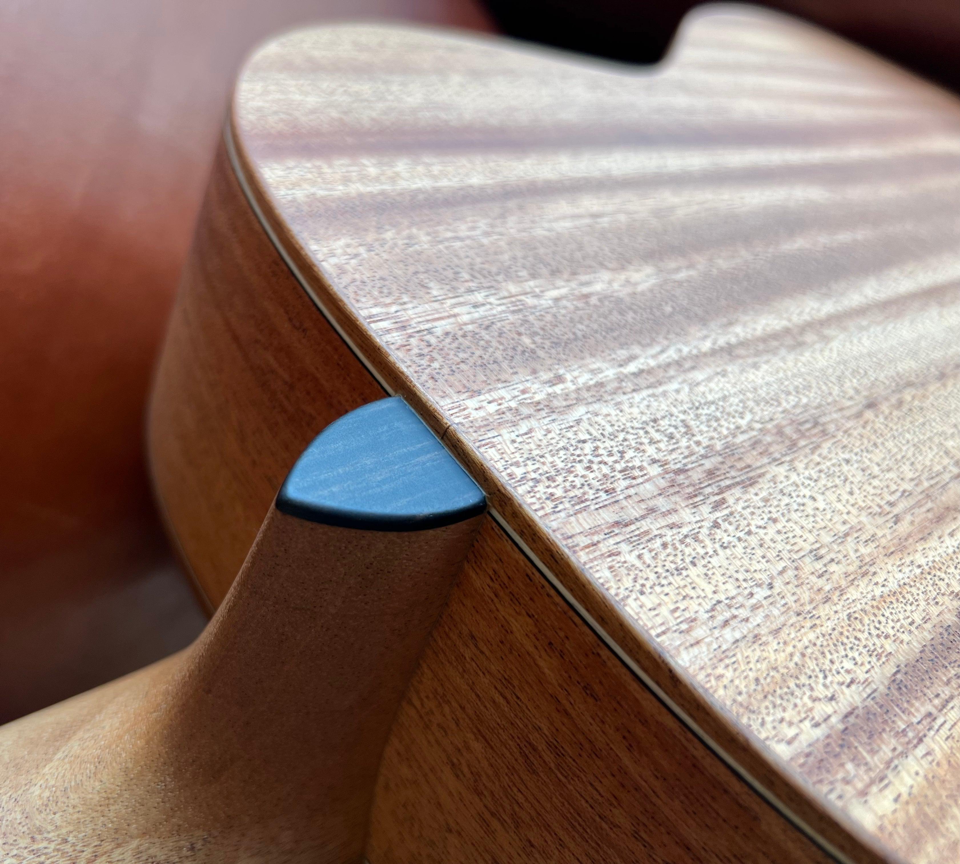 Abete rosso Dowina Mahogany OMG. Chitarra acustica OM Body, chitarra acustica in vendita da Richards Guitars.