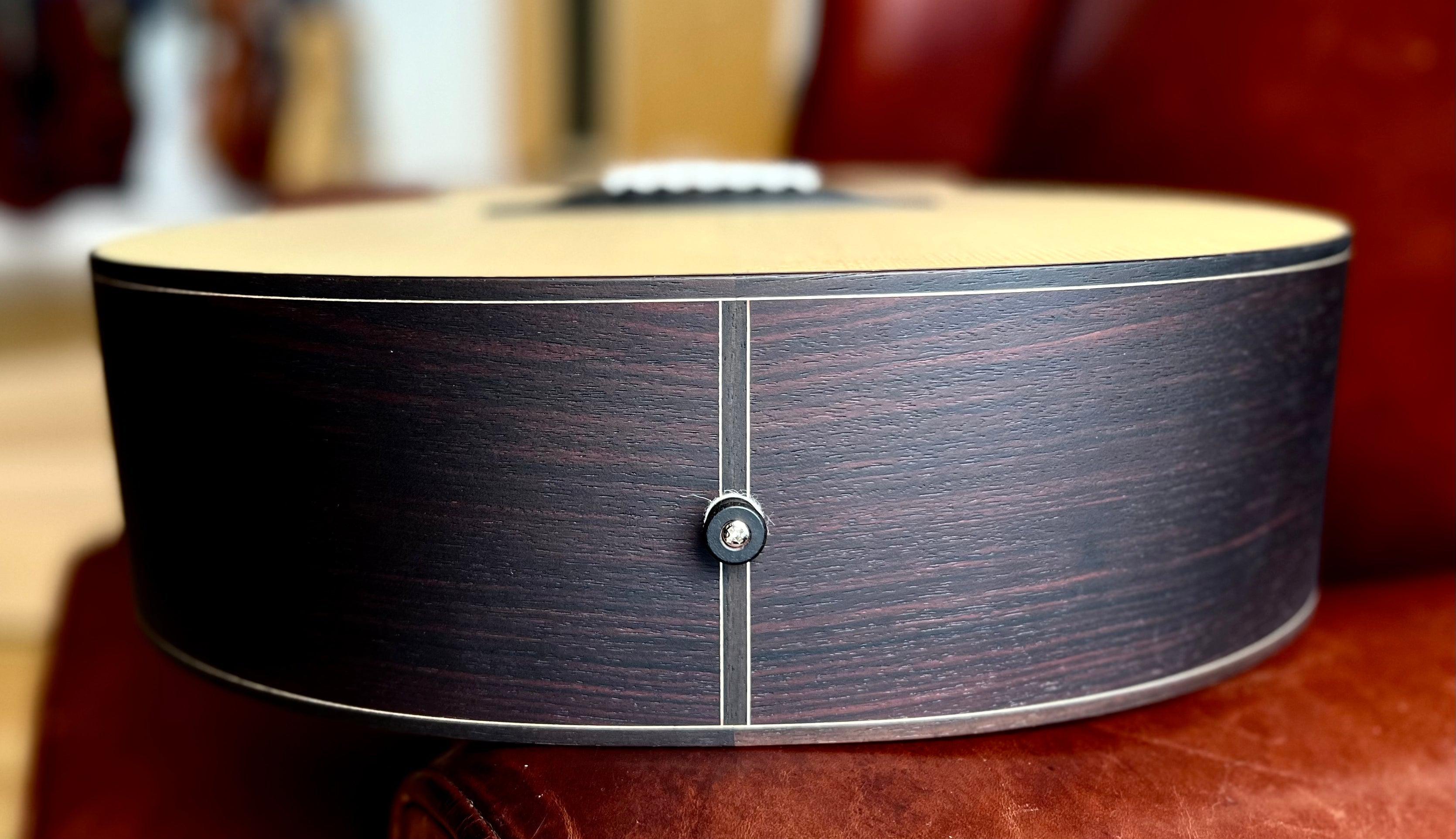 Abete rosso Dowina Rosewood OMG. Chitarra acustica OM Body, chitarra acustica in vendita da Richards Guitars.