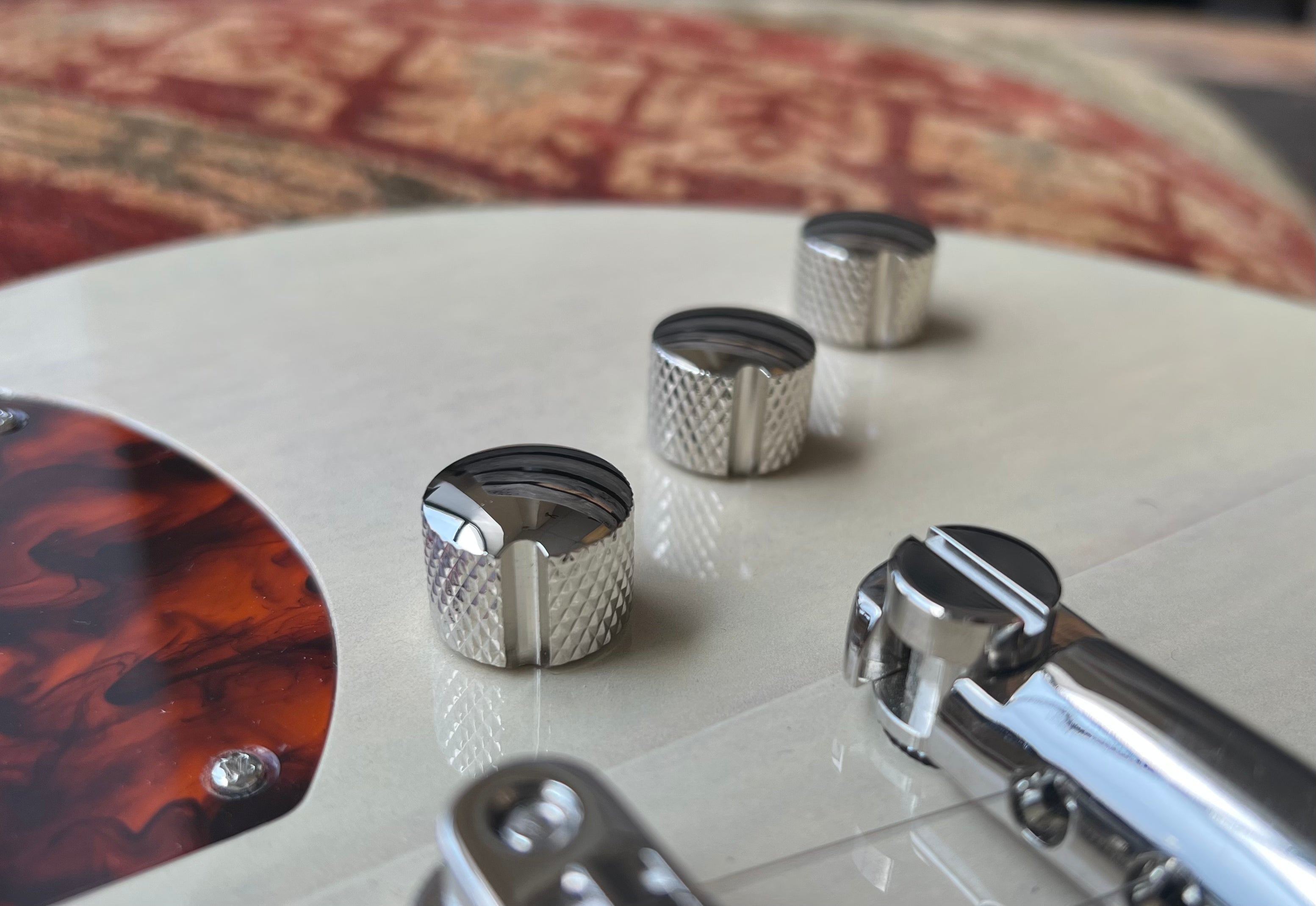 Eastman Juliet-PB Pomona Blonde (Prezzo incl. Pacchetto Custom Pro Setup), Chitarra elettrica in vendita presso Richards Guitars.