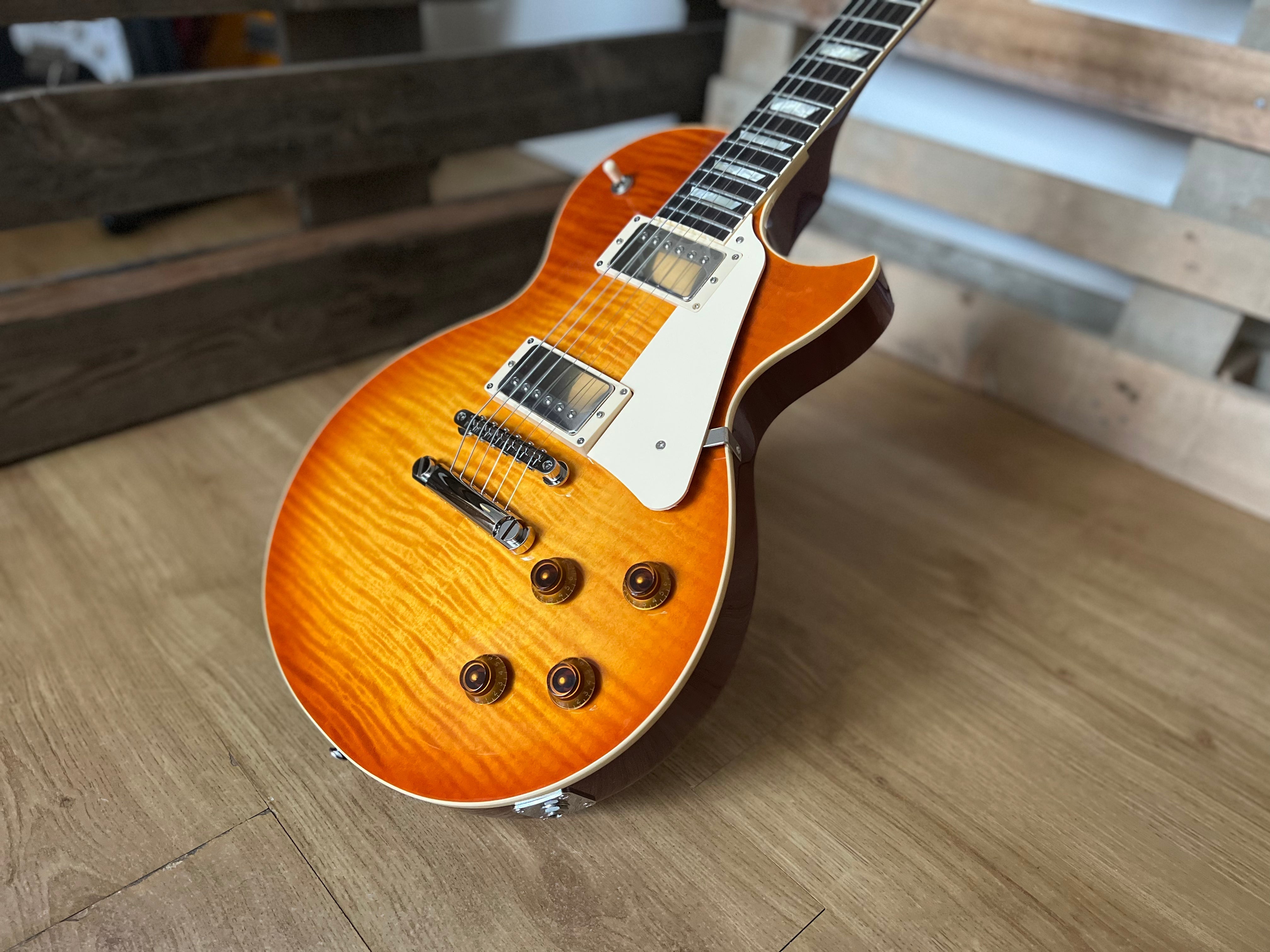 FGN Neo Classic NLS10RFM Faded Cherry Burst Con Gig Bag, Chitarra elettrica in vendita presso Richards Guitars.