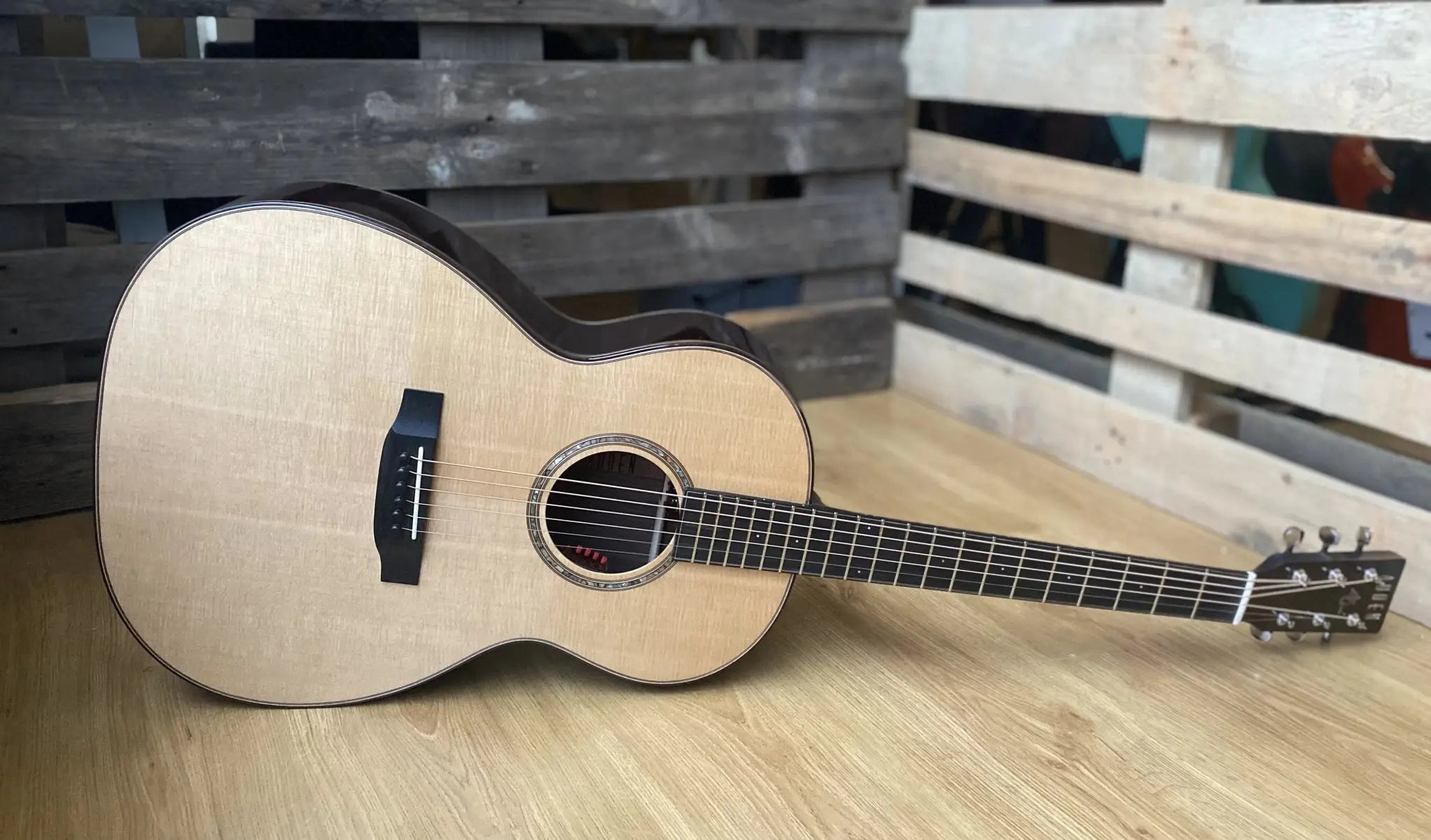 Auden Artist 45 Chester Full Body Spruce/Rosewood Full Body. - Richards Guitars Of Stratford Upon Avon