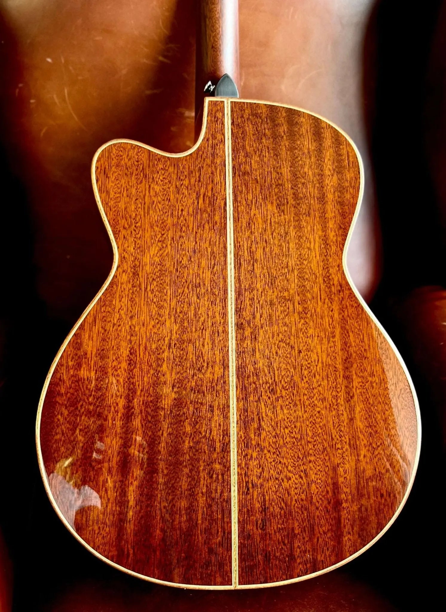 Auden Austin Mahogany Cutaway - Richards Guitars Of Stratford Upon Avon