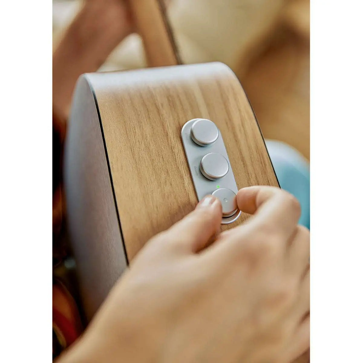 BLUE LAVA Original Freeboost with Airflow Bag ~ Frost White / Walnut - Richards Guitars Of Stratford Upon Avon