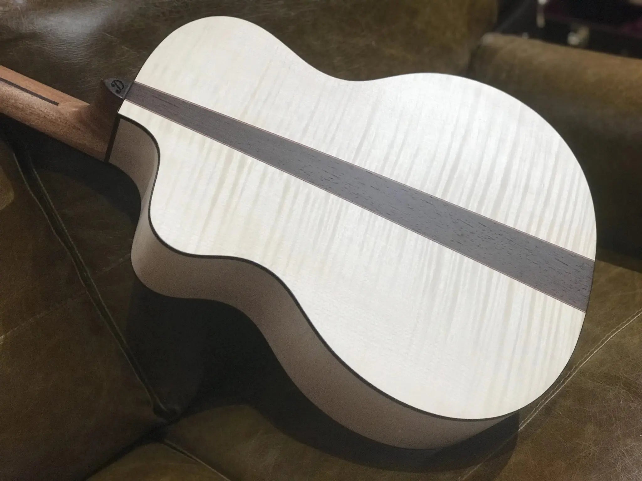 Dowina Maple / Rosewood / Maple Trio Plate GAC - Richards Guitars Of Stratford Upon Avon