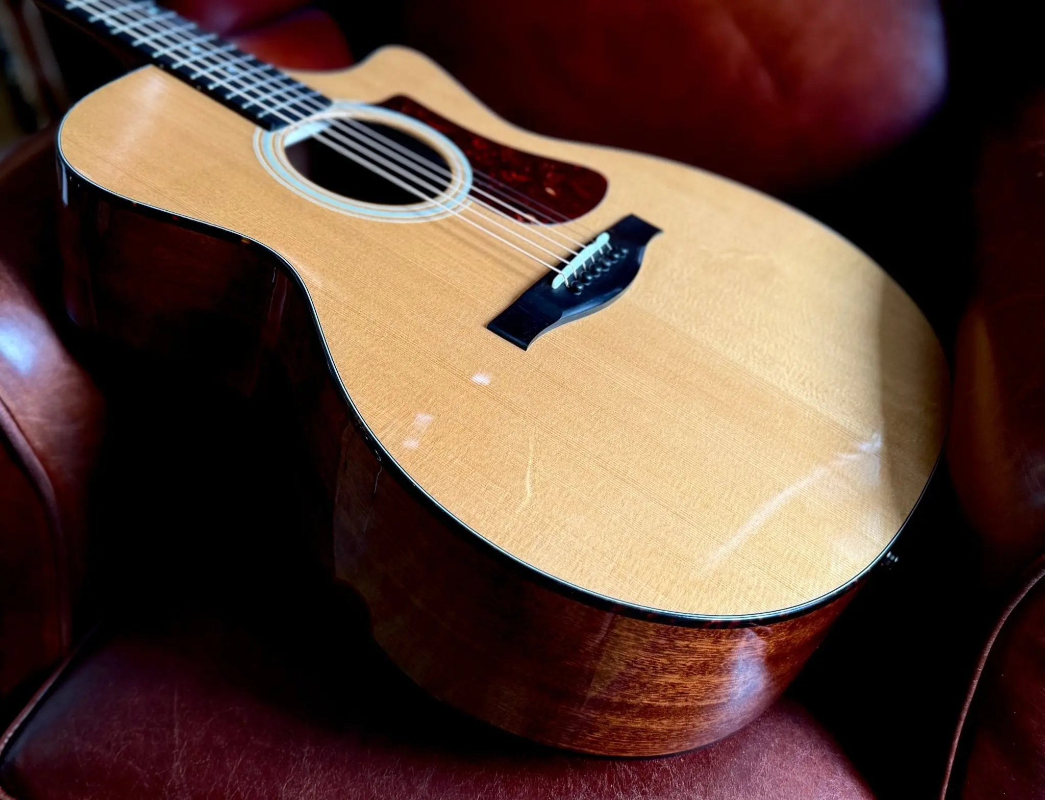 Eastman AC122 - 1CE - DLX (Price inc. Custom Pro Setup Package) - Richards Guitars Of Stratford Upon Avon