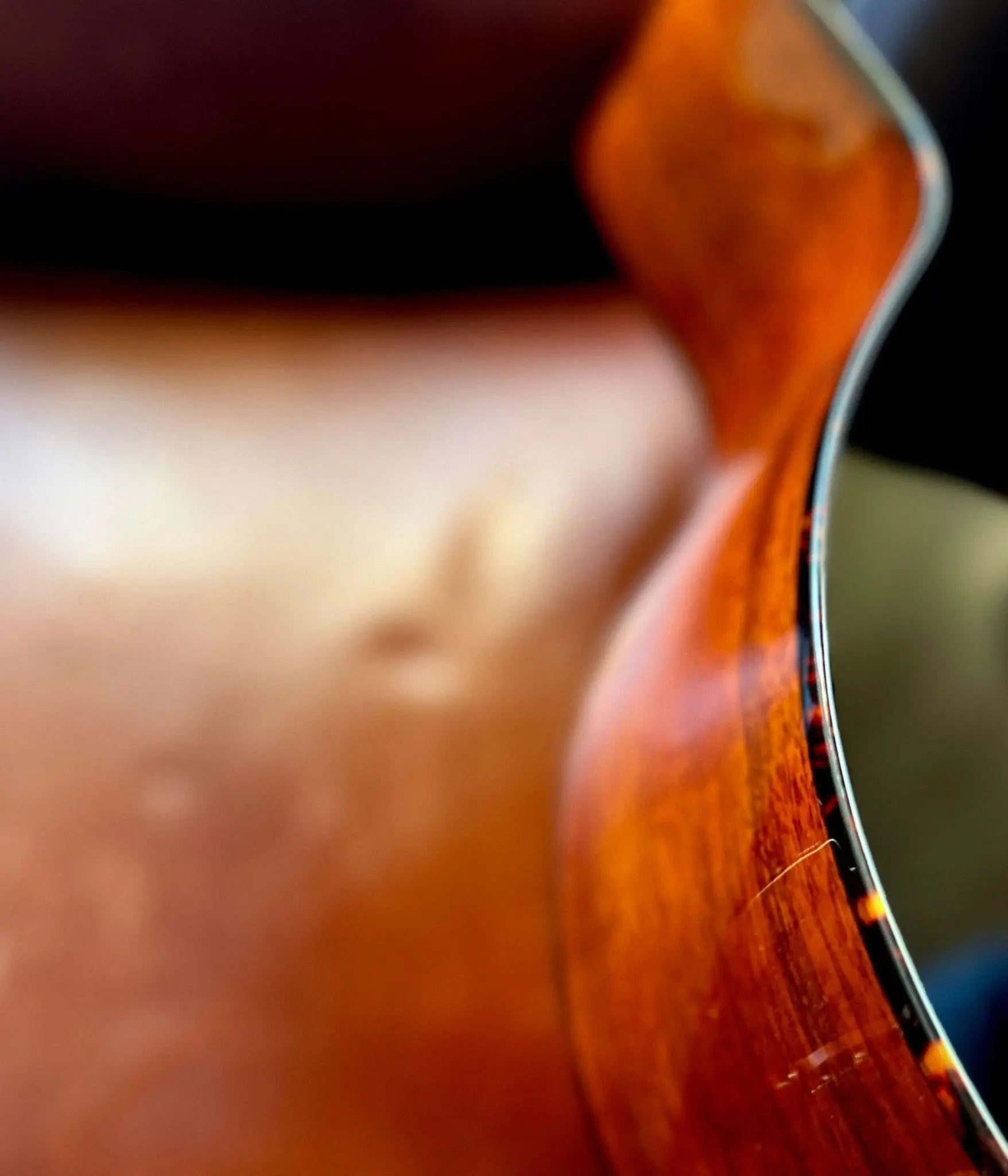 Eastman AC122 - 2CE - DLX - SB (Price inc. Custom Pro Setup Package) - Richards Guitars Of Stratford Upon Avon