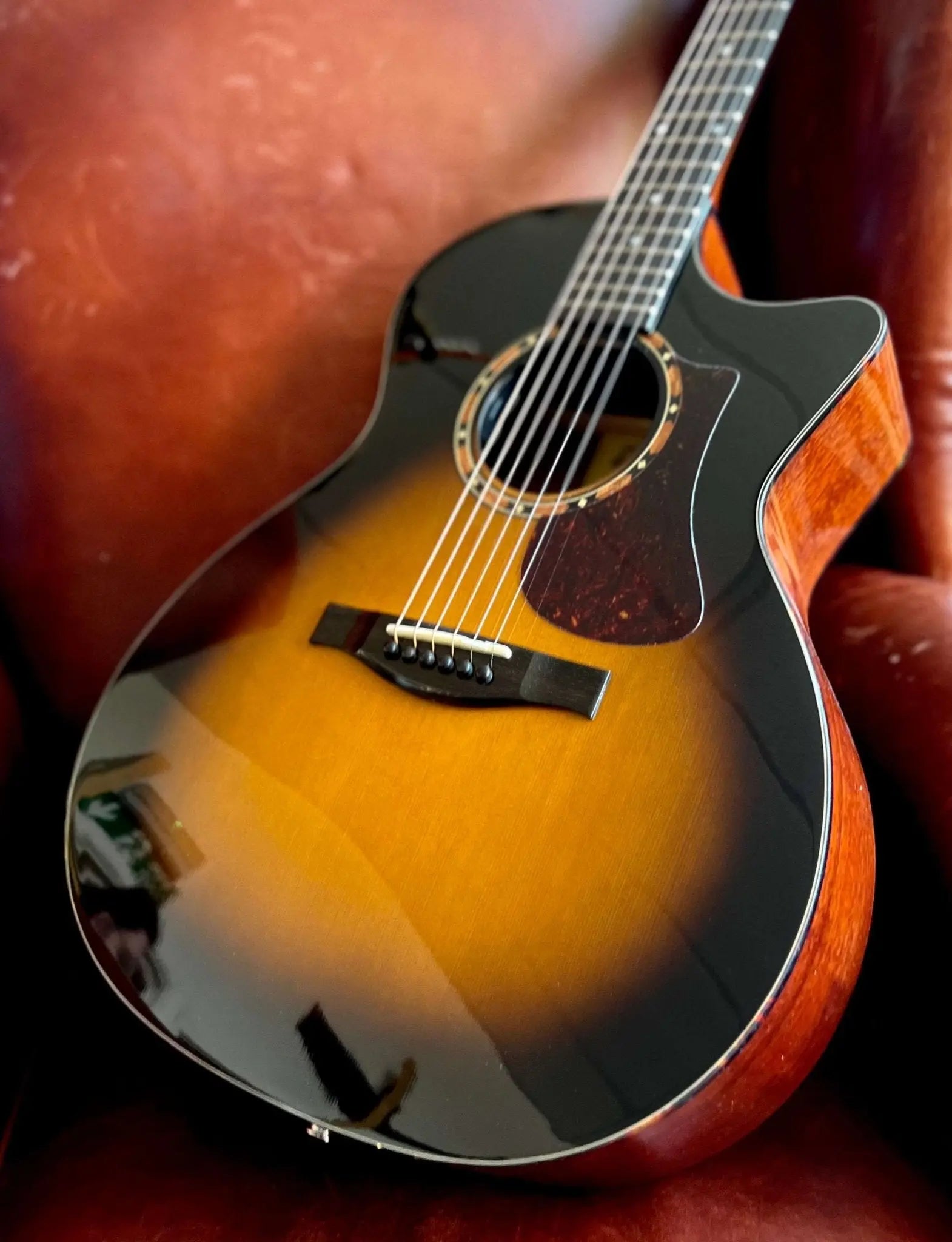 Eastman AC122 - 2CE - DLX - SB (Price inc. Custom Pro Setup Package) - Richards Guitars Of Stratford Upon Avon