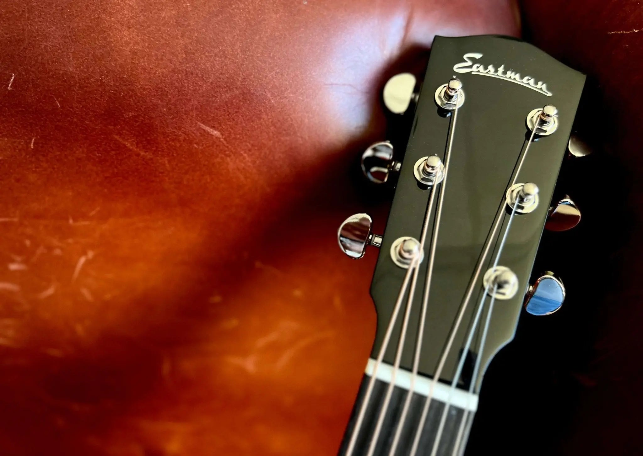 Eastman AC122 - 2CE - DLX - SB (Price inc. Custom Pro Setup Package) - Richards Guitars Of Stratford Upon Avon