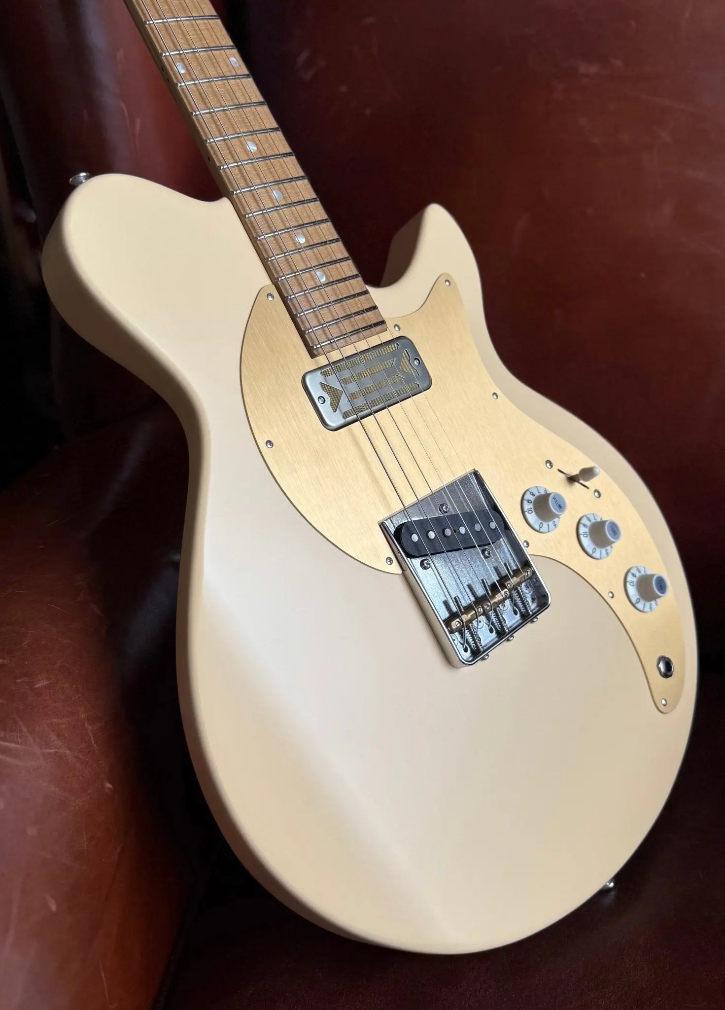 Eastman Fullertone SC52 Desert Sand (Price inc. Custom Pro Setup Package) - Richards Guitars Of Stratford Upon Avon