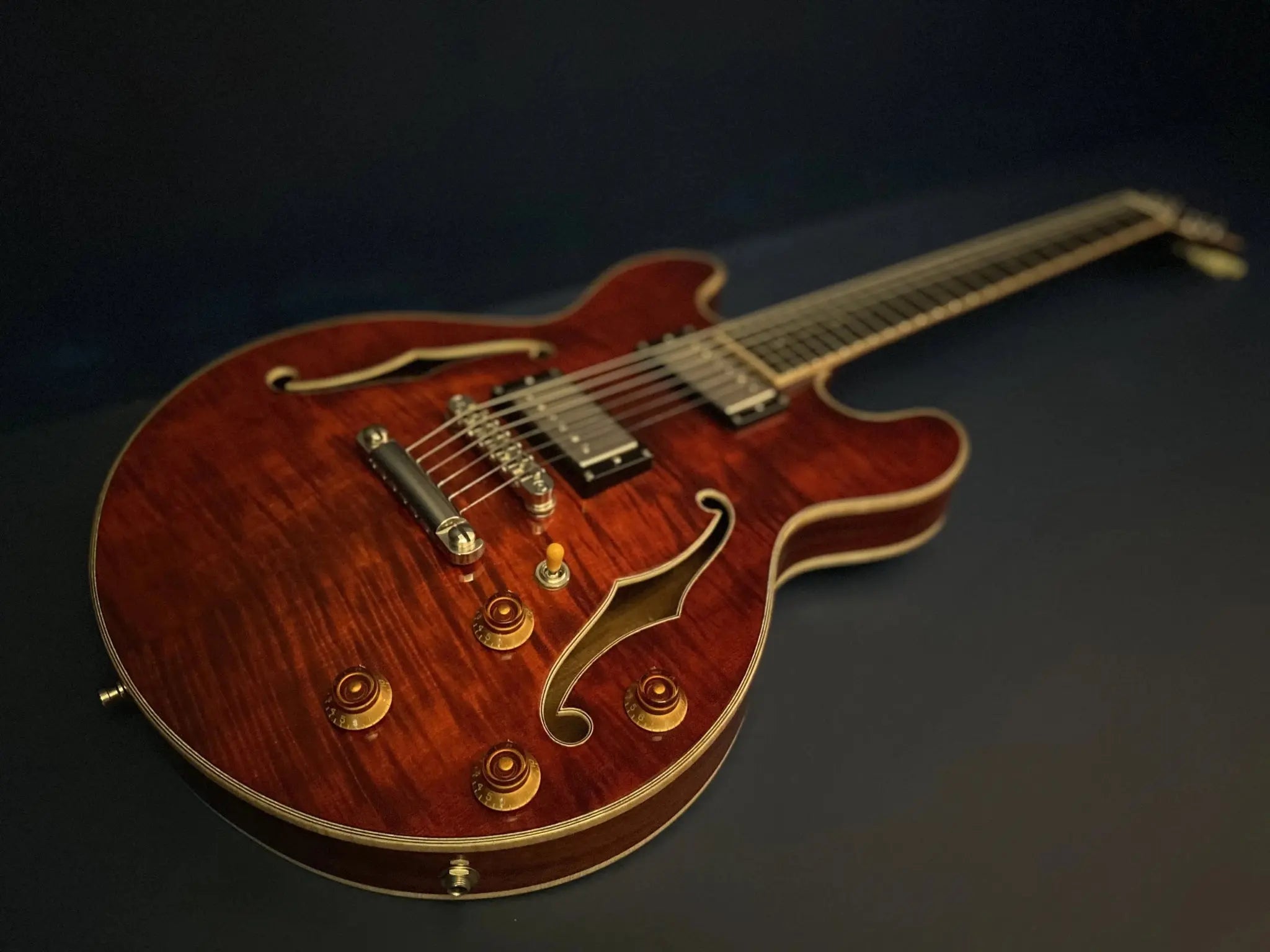 Eastman T184mx CL (Price inc. Custom Pro Setup Package) - Richards Guitars Of Stratford Upon Avon