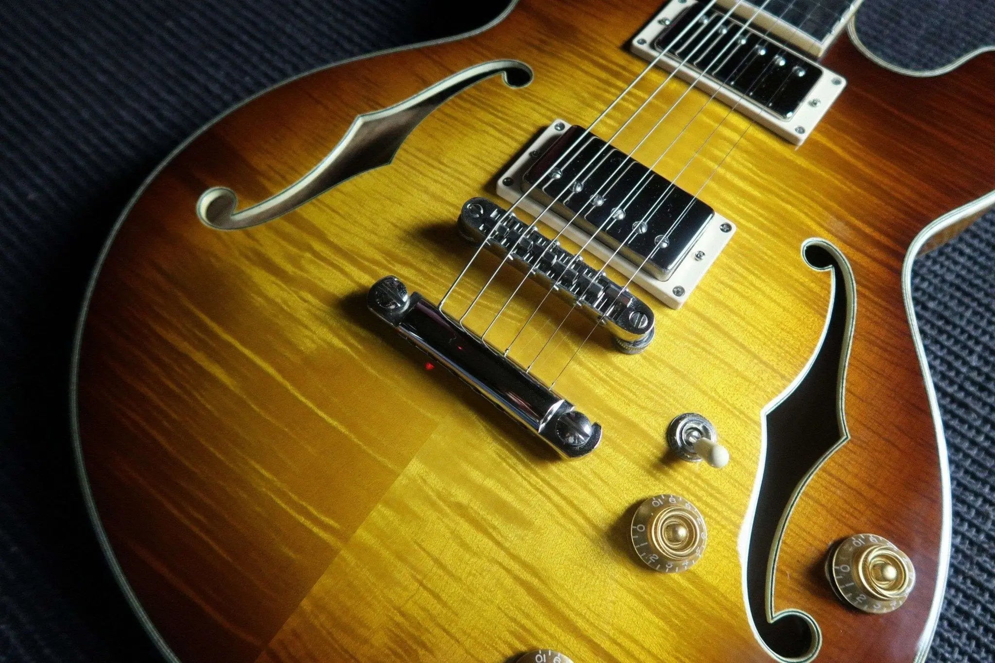 Eastman T184mx GB (Price inc. Custom Pro Setup Package) - Richards Guitars Of Stratford Upon Avon