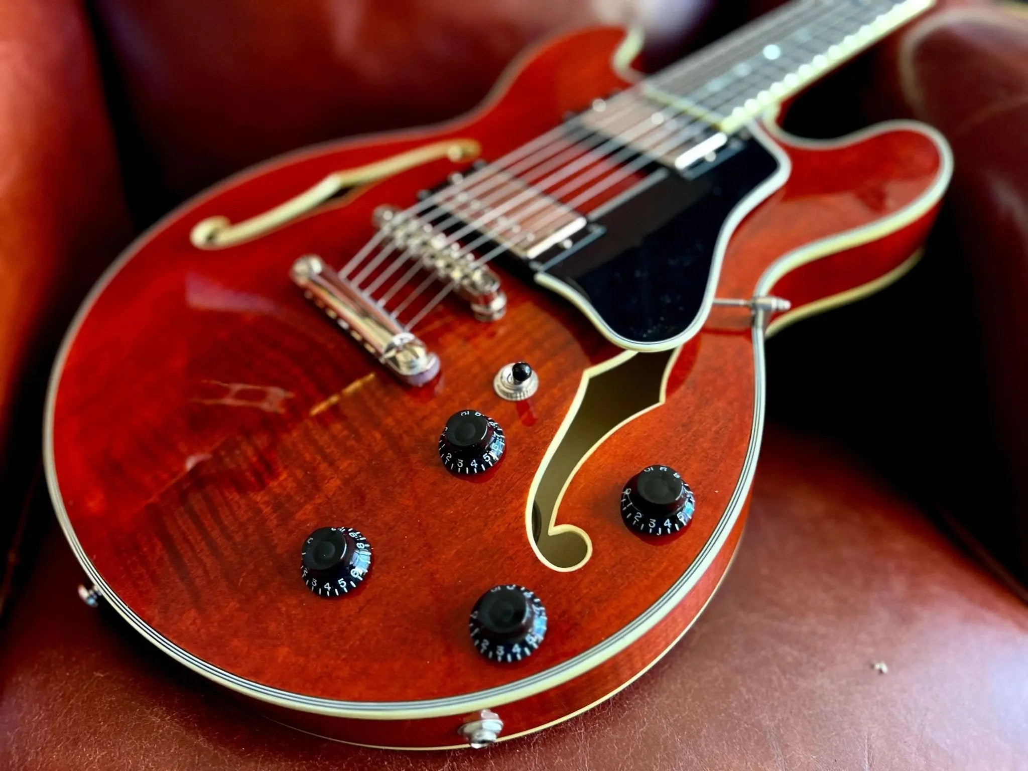 Eastman T484 Classic (Price inc. Custom Pro Setup Package) - Richards Guitars Of Stratford Upon Avon