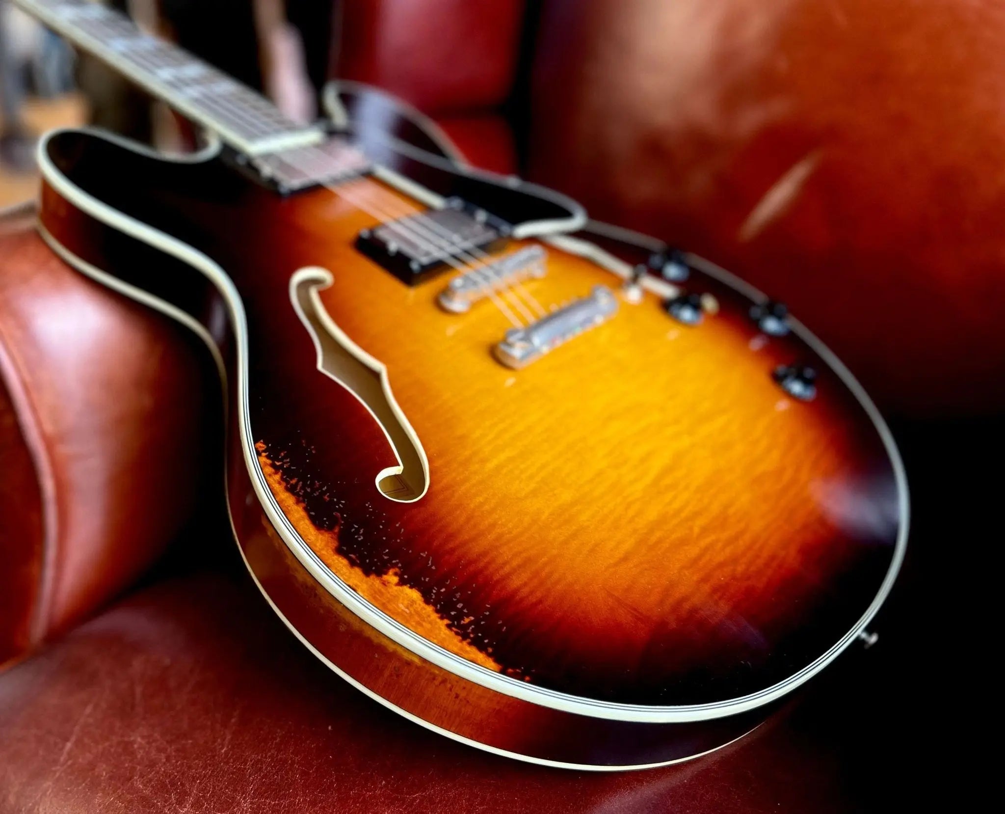 Eastman T59/v Sunburst (Price inc. Custom Pro Setup Package) - Richards Guitars Of Stratford Upon Avon