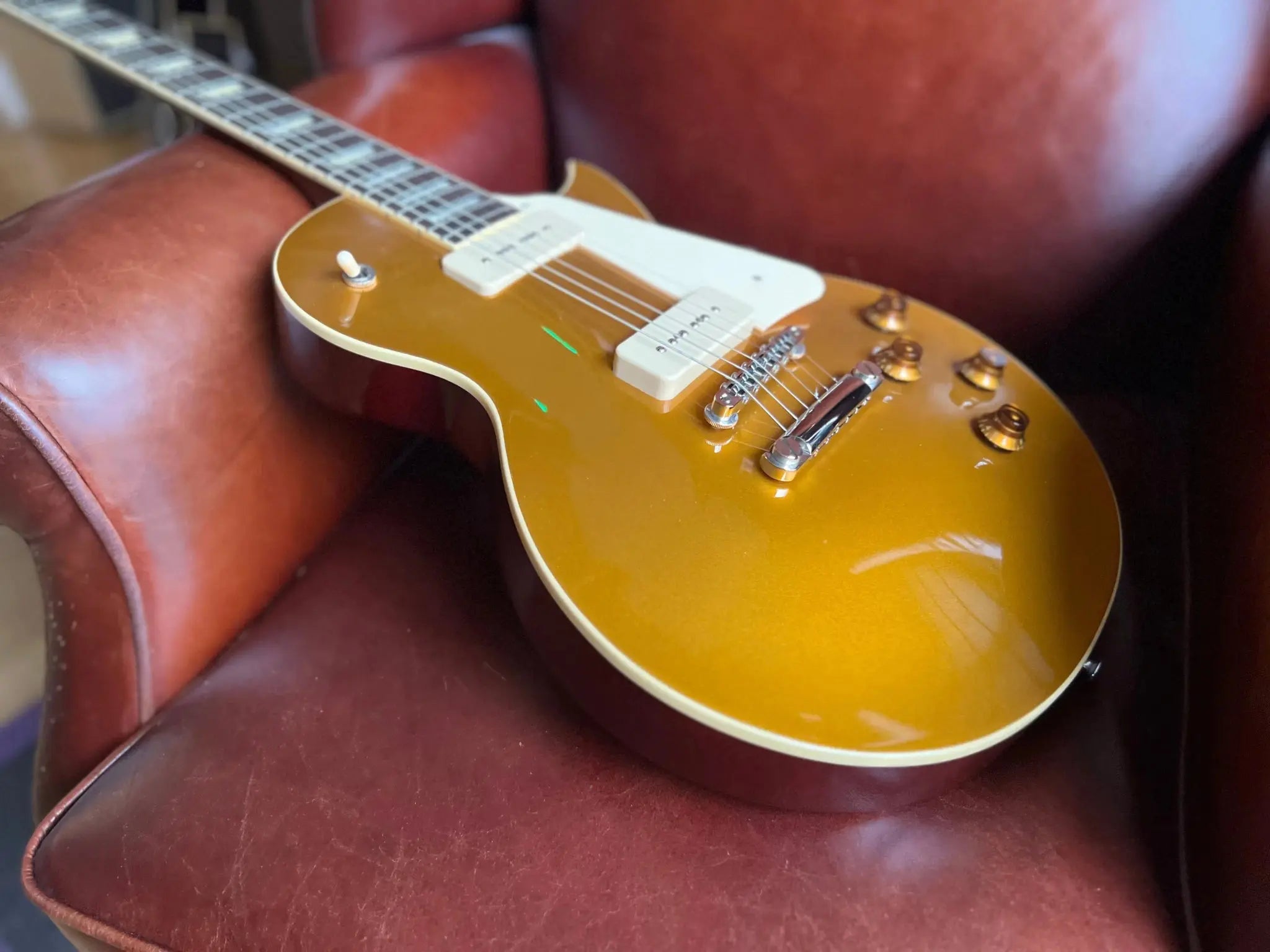 FGN Neo Classic NLS11RMP Antique Gold (AG) With Gig Bag - Richards Guitars Of Stratford Upon Avon