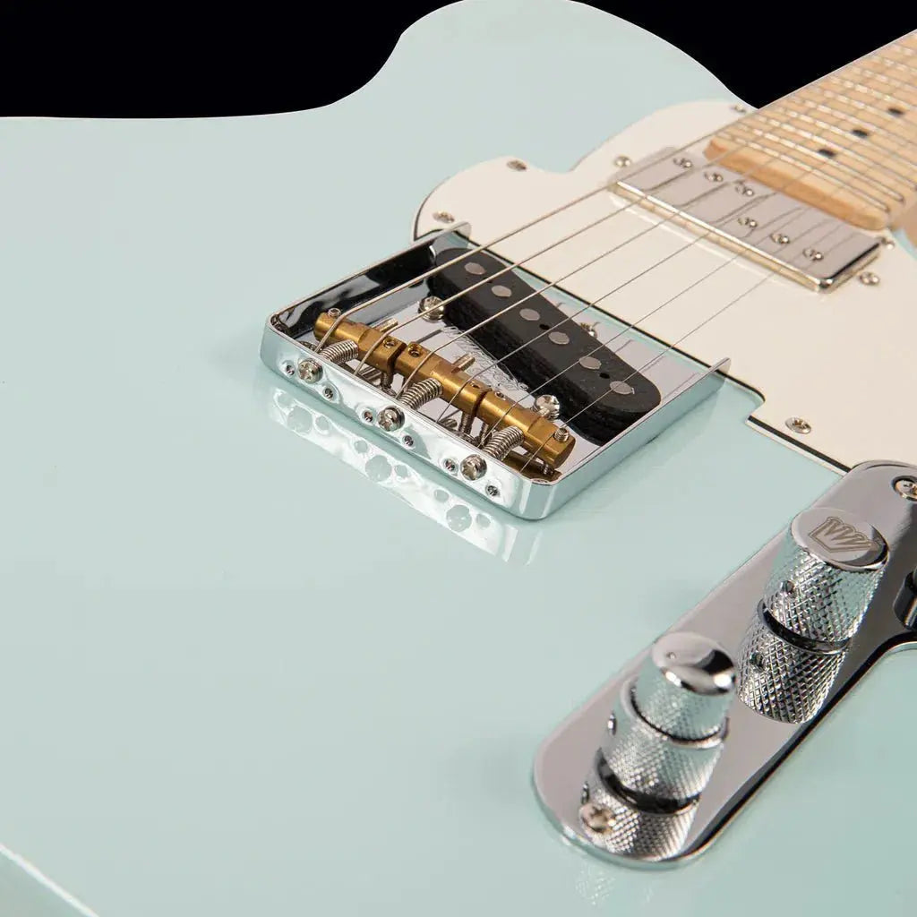 FRET KING COUNTRY SQUIRE CLASSIC - LAGUNA BLUE (Includes Our £85 Pro Setup Free) - Richards Guitars Of Stratford Upon Avon