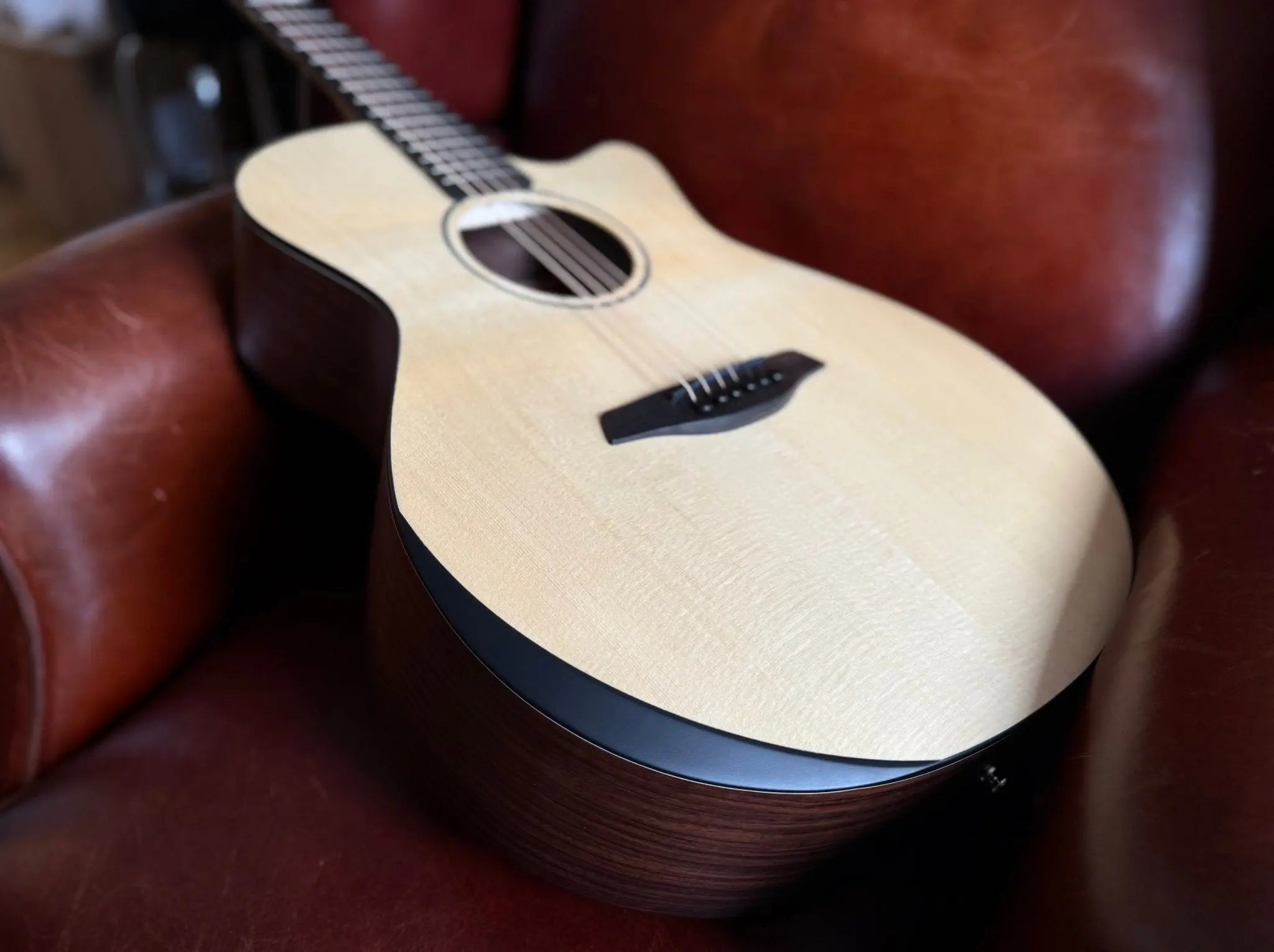 Furch Violet Deluxe Gc ER Deluxe Engelmann Spruce With Rosewood Back & Sides Acoustic Guitar (2025 CNR Active Upgrade Model) - Richards Guitars Of Stratford Upon Avon