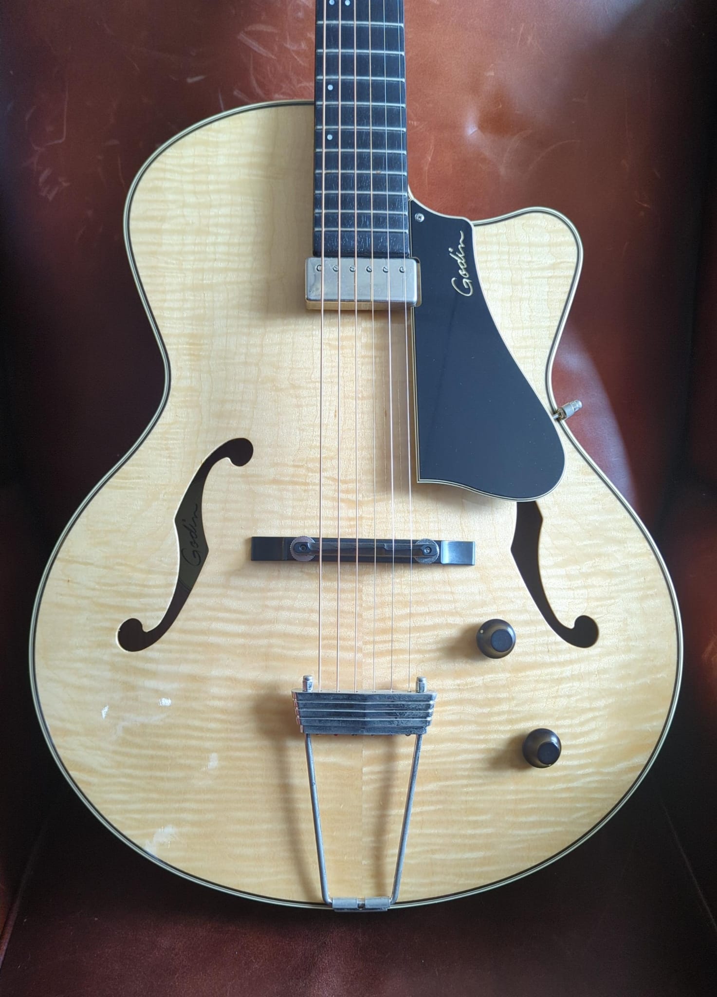 Godin 5th Avenue Jazz in Natural (Used) - Richards Guitars Of Stratford Upon Avon
