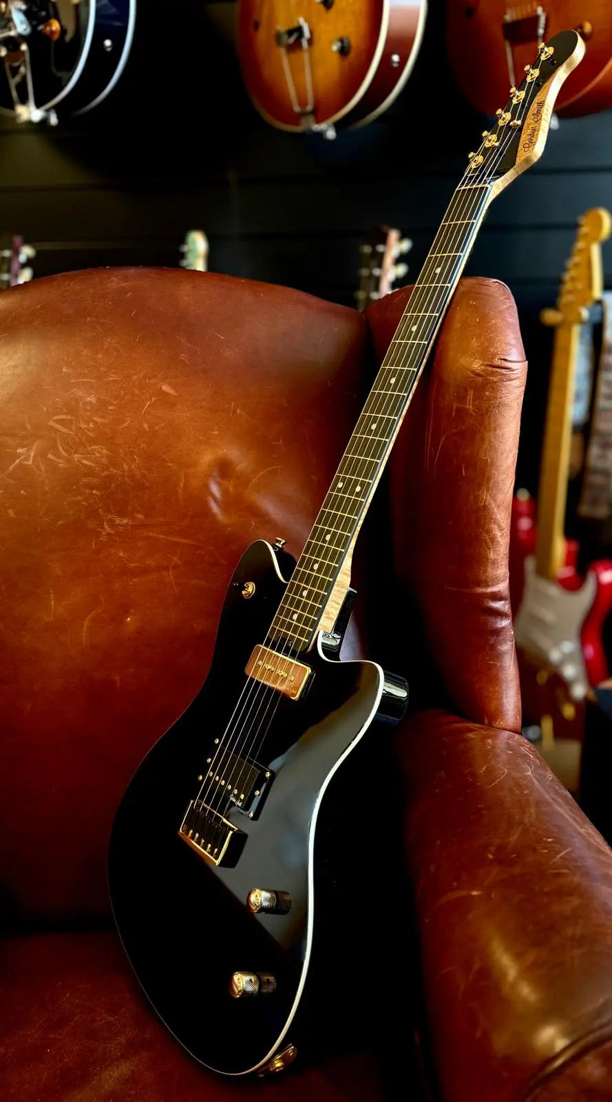 Gordon Smith Gatsby Deluxe - Jet Black - Richards Guitars Of Stratford Upon Avon