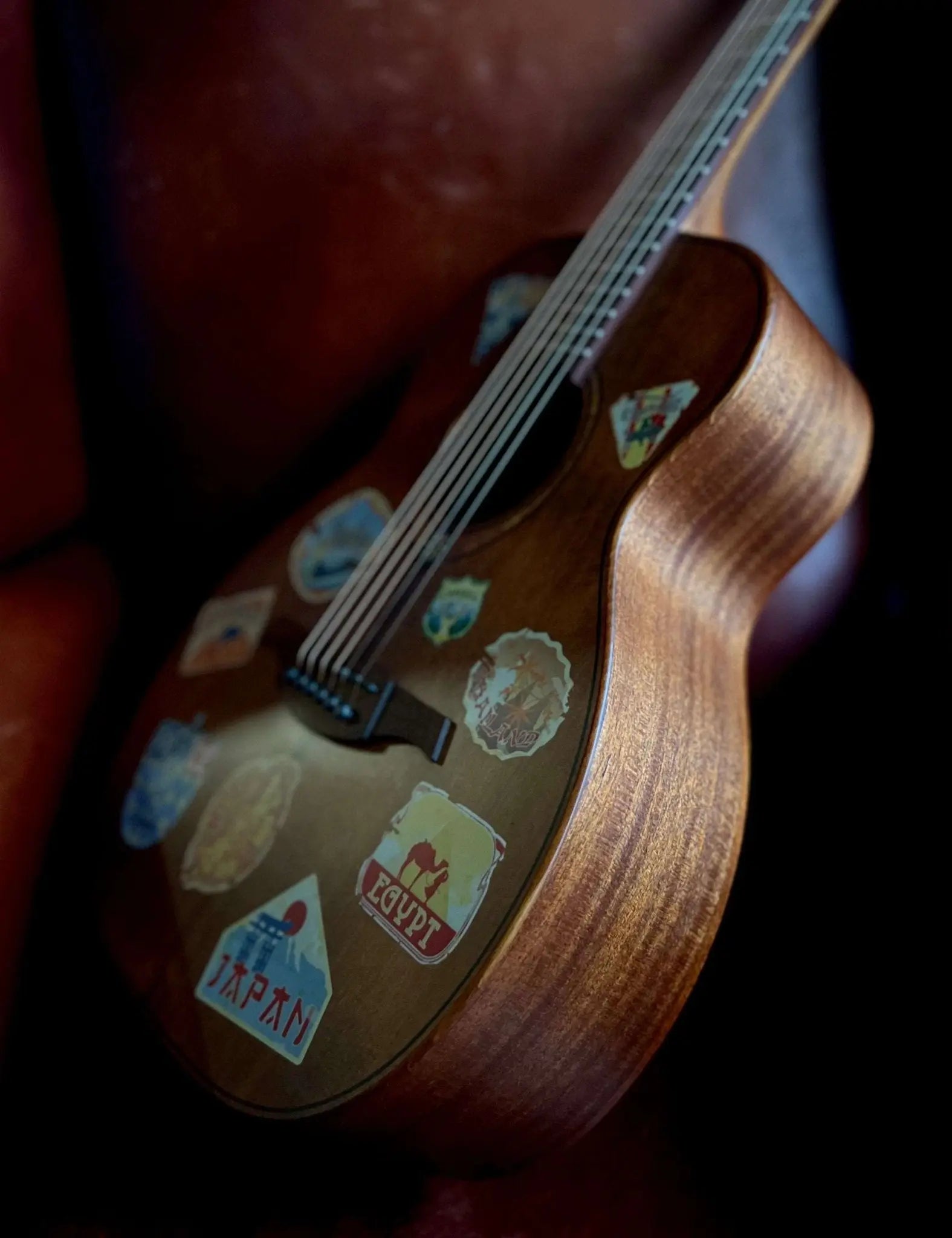 LAG Escapade Globe Trotter Electro Acoustic Travel Guitar - Richards Guitars Of Stratford Upon Avon