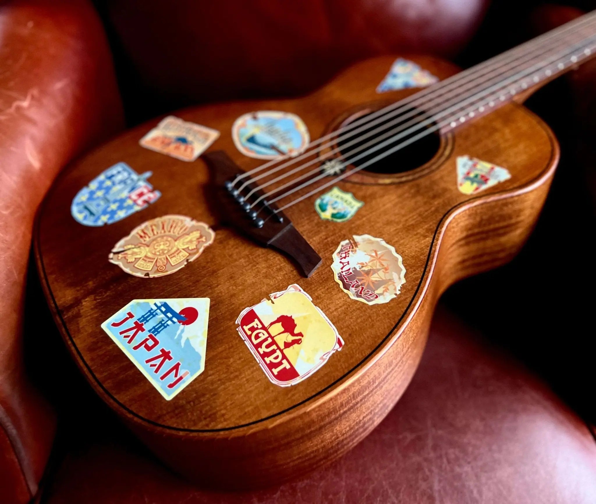 LAG Escapade Globe Trotter Electro Acoustic Travel Guitar - Richards Guitars Of Stratford Upon Avon