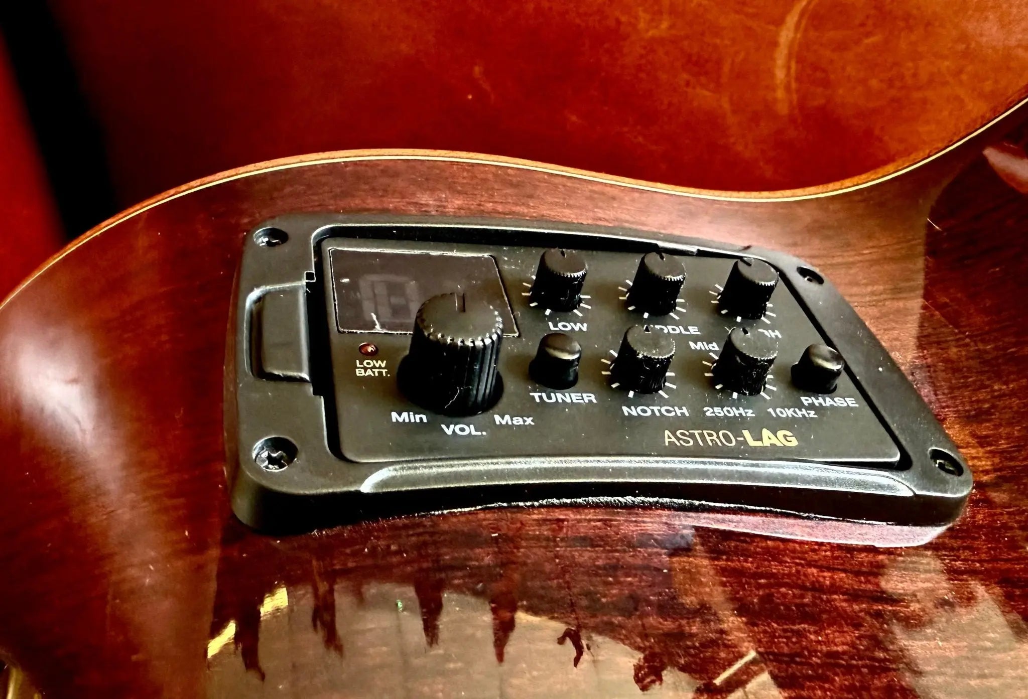 LAG TRAMONTANE 118 T118ACE AUDITORIUM CUTAWAY ELECTRO - Richards Guitars Of Stratford Upon Avon