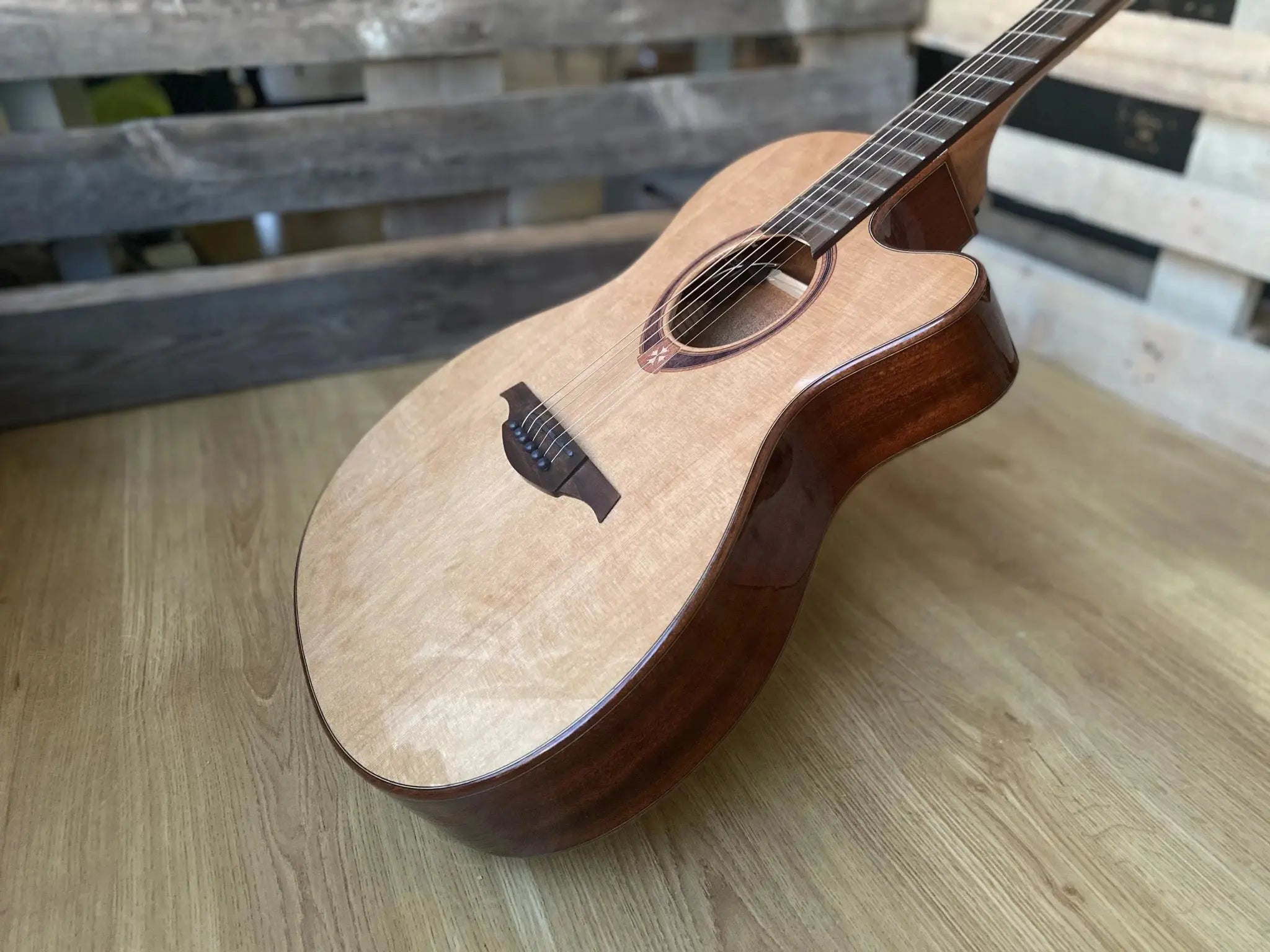 LAG TRAMONTANE 118 T118ASCE AUDITORIUM SLIM CUTAWAY ELECTRO - Richards Guitars Of Stratford Upon Avon