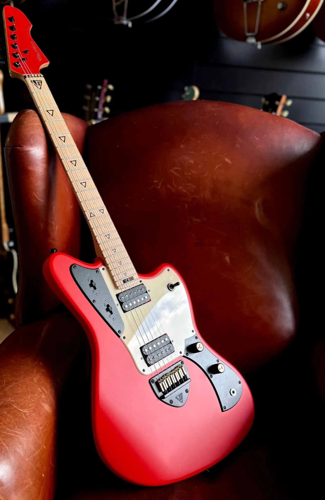 Valiant Jupiter Lipstick Red - Richards Guitars Of Stratford Upon Avon