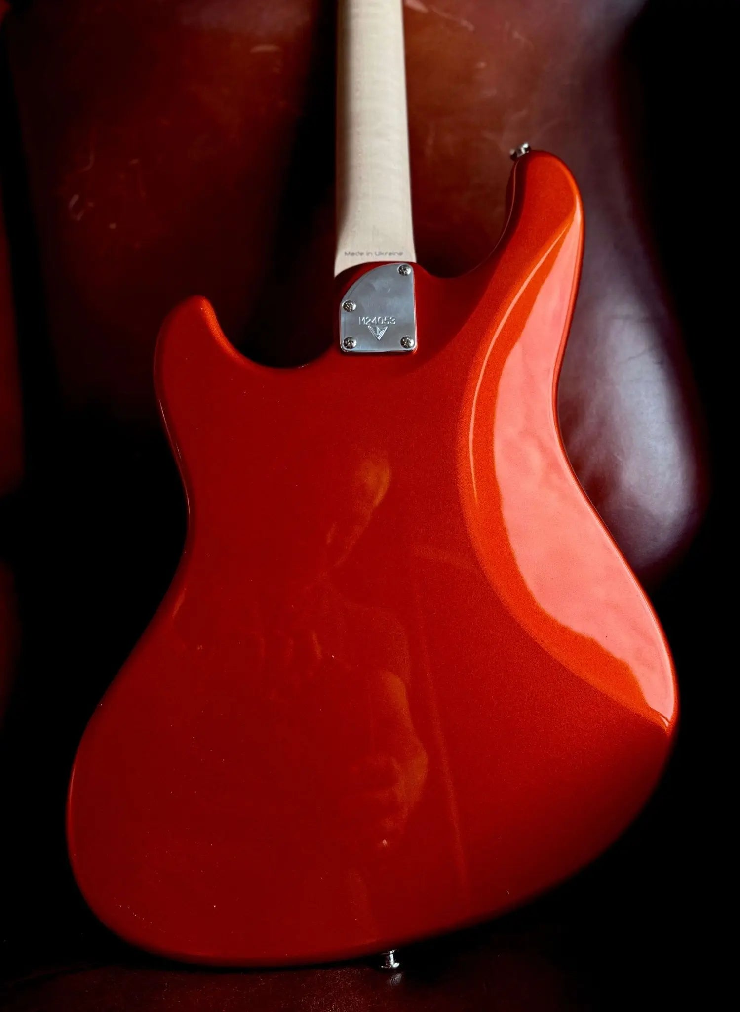 Valiant Mercury Copper With Stainless Steel Frets Upgdrade - Richards Guitars Of Stratford Upon Avon