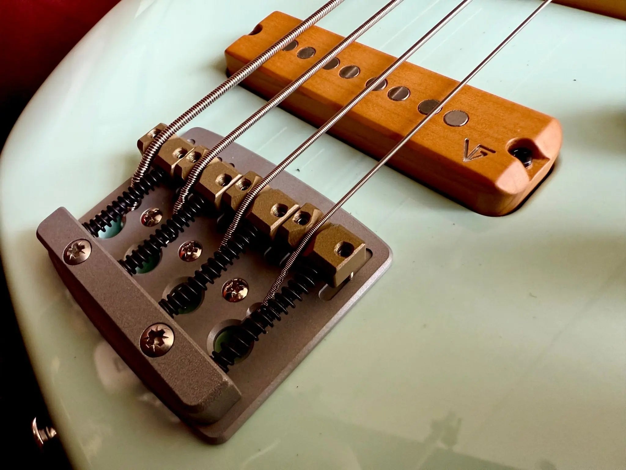 Valiant Mini Bass - Richards Guitars Of Stratford Upon Avon