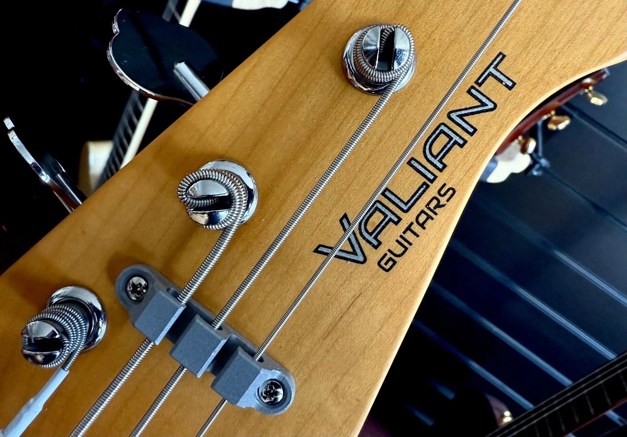 Valiant Mini Bass - Richards Guitars Of Stratford Upon Avon