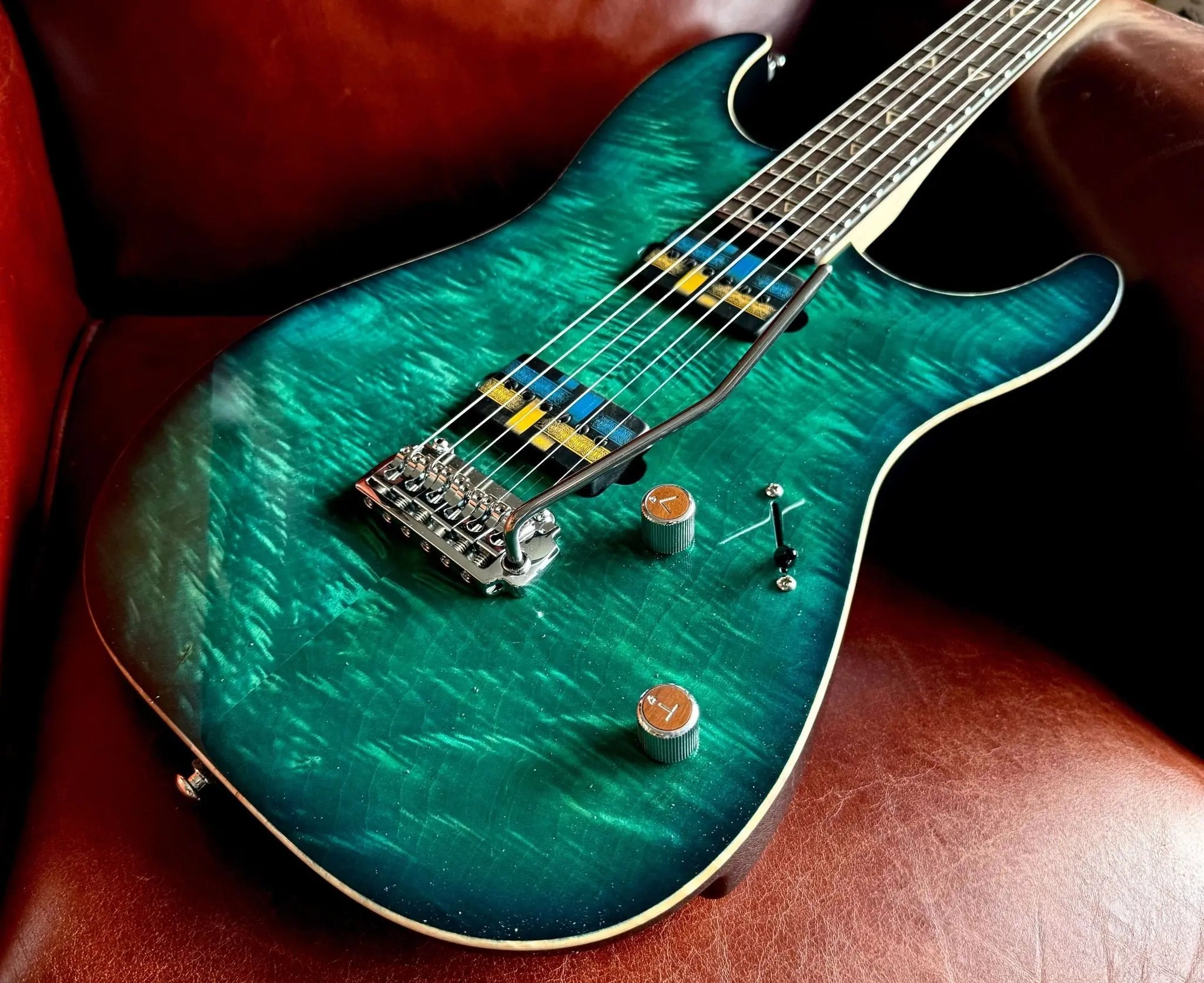 Valiant Soothsayer Malachite Alchemist P90 Custom With Stainless Steel Frets Upgrade - Richards Guitars Of Stratford Upon Avon