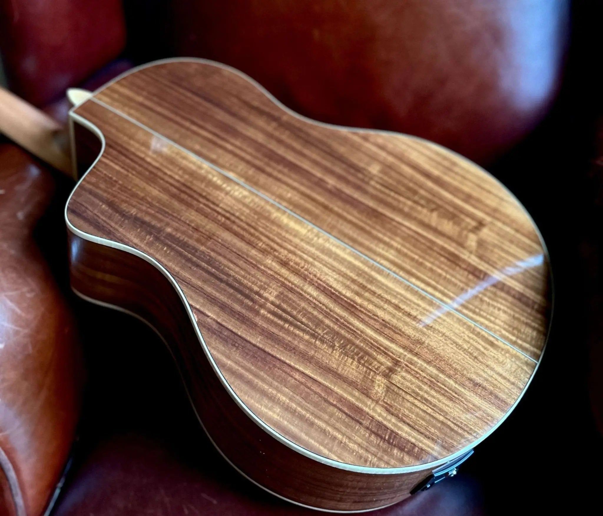 Washburn Bella Tono ALLURE SC56S - Natural Electro Acoustic Guitar - Richards Guitars Of Stratford Upon Avon