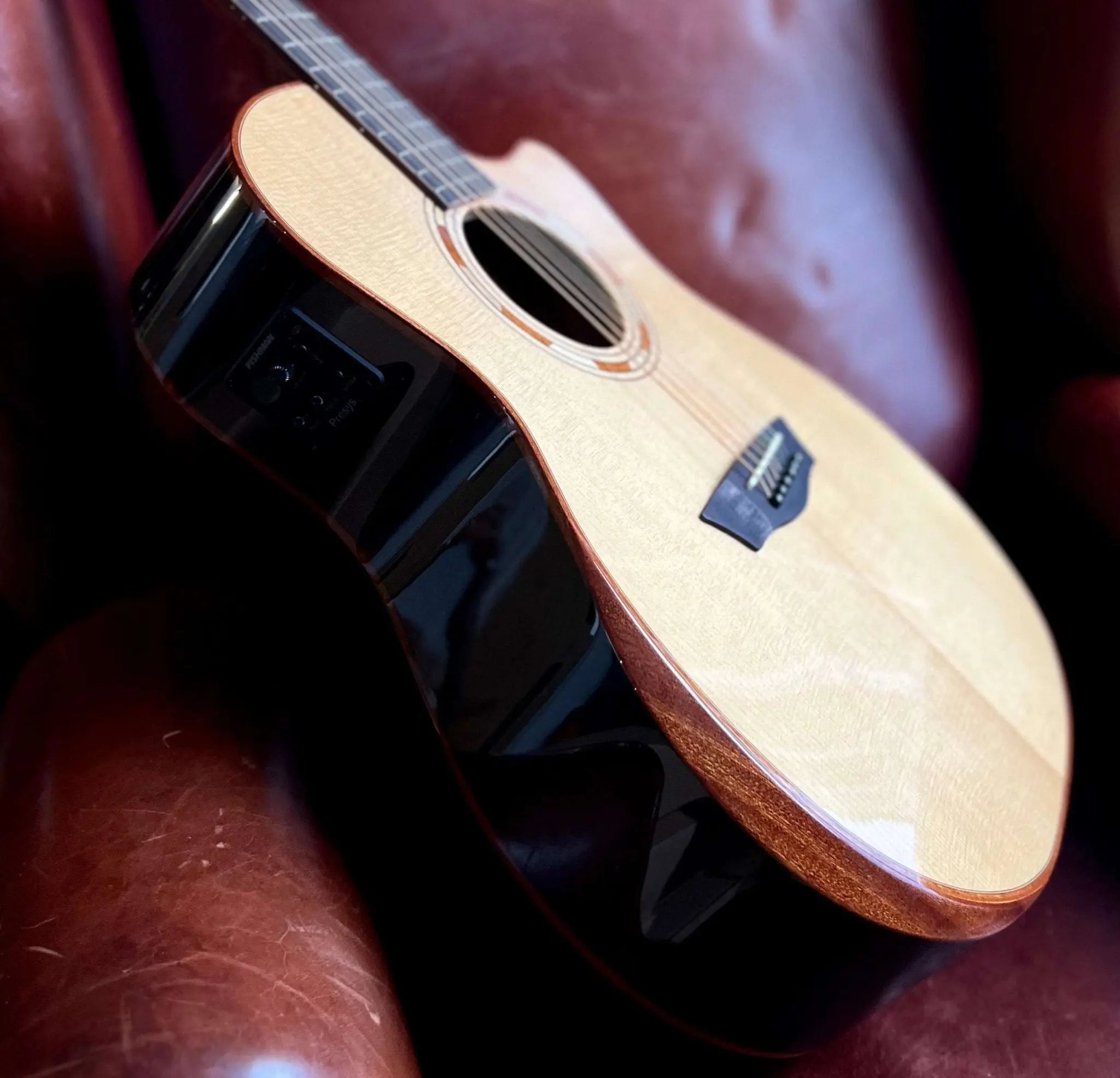 Washburn G20SCE - Grand Auditorium - Natural Electro Acoustic Guitar - Richards Guitars Of Stratford Upon Avon