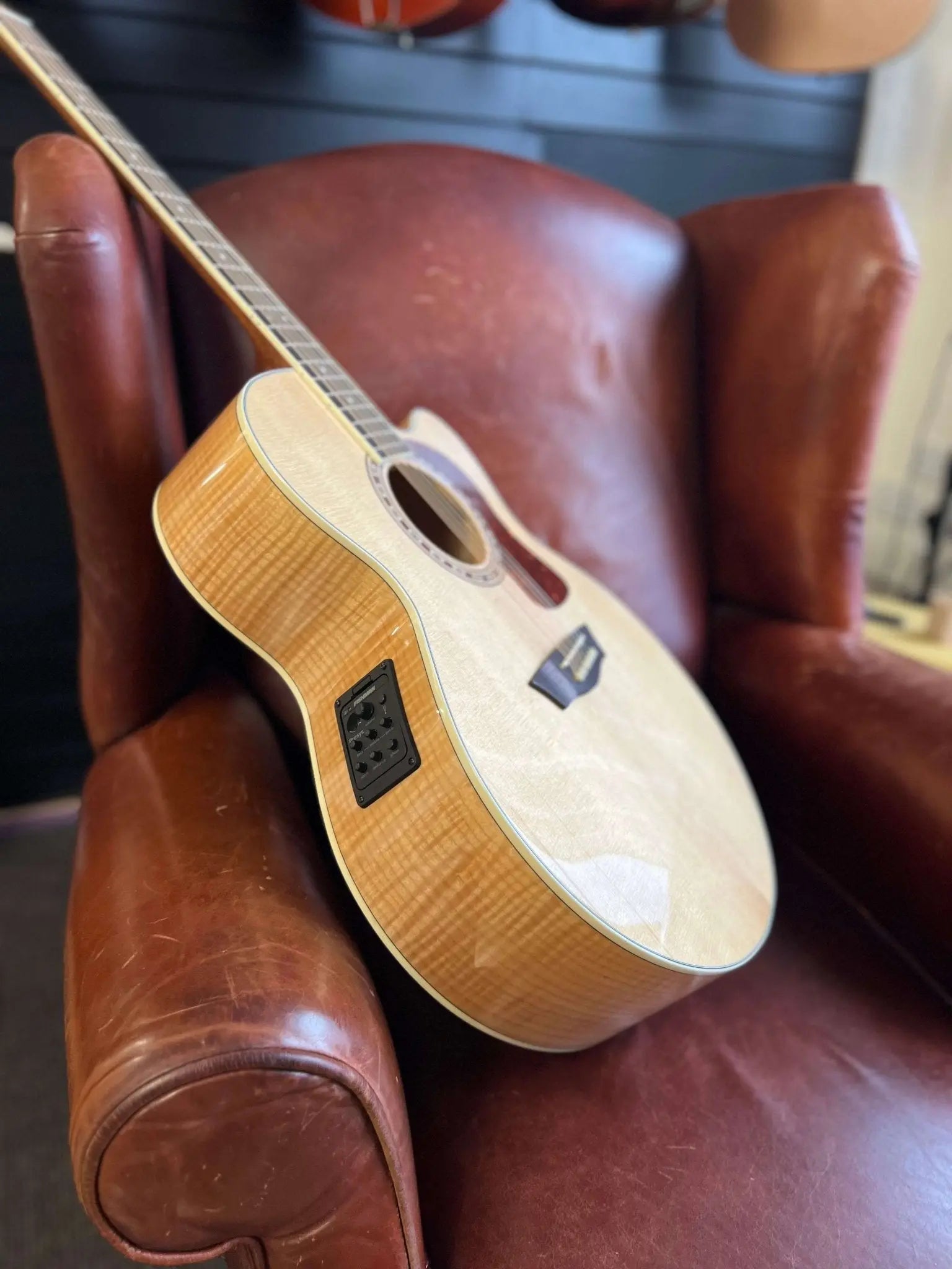 Washburn J40SCE - Jumbo - Natural Gloss Acoustic Guitar - Richards Guitars Of Stratford Upon Avon