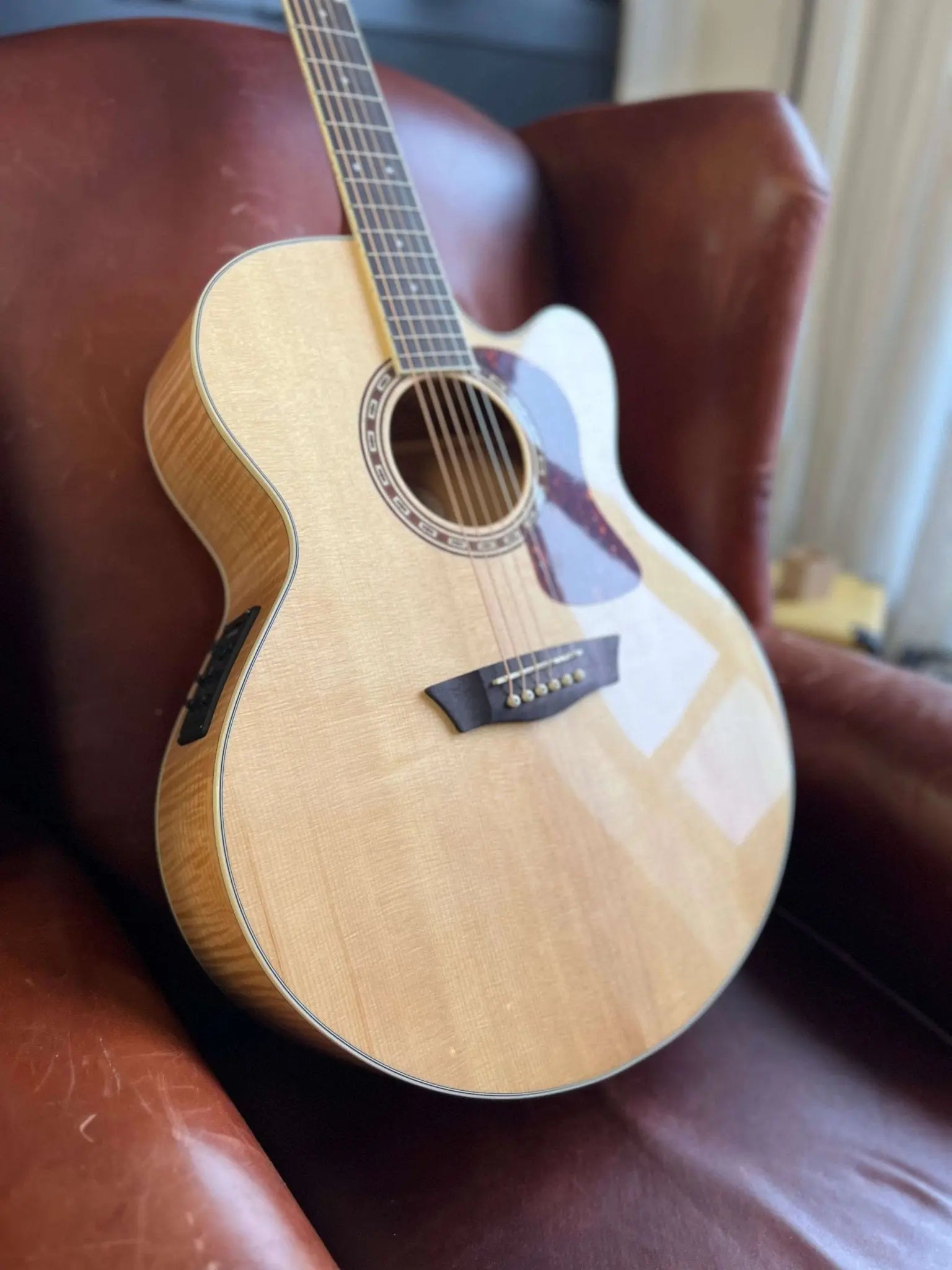 Washburn J40SCE - Jumbo - Natural Gloss Acoustic Guitar - Richards Guitars Of Stratford Upon Avon