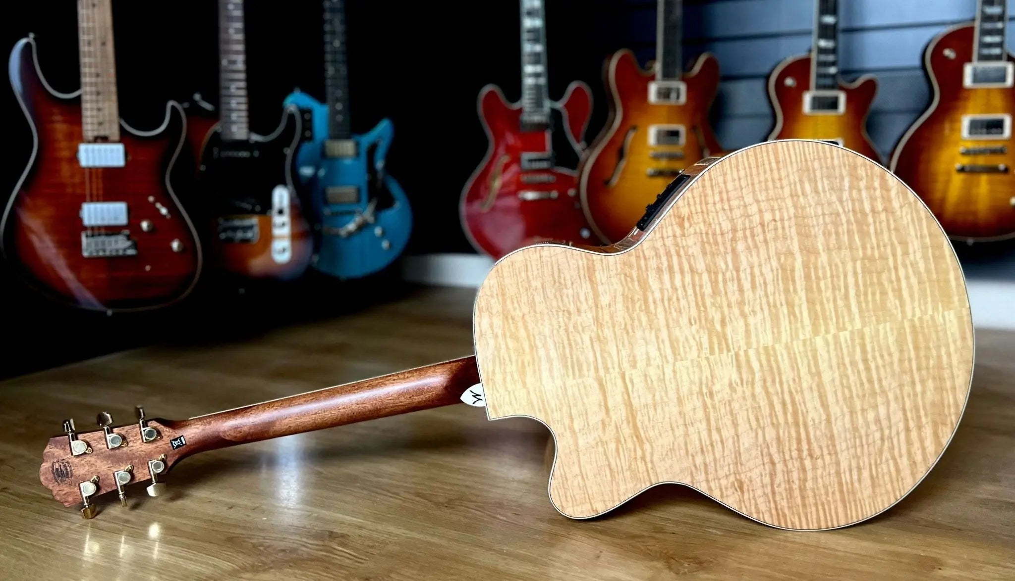 Washburn J40SCE - Jumbo - Natural Gloss Acoustic Guitar - Richards Guitars Of Stratford Upon Avon