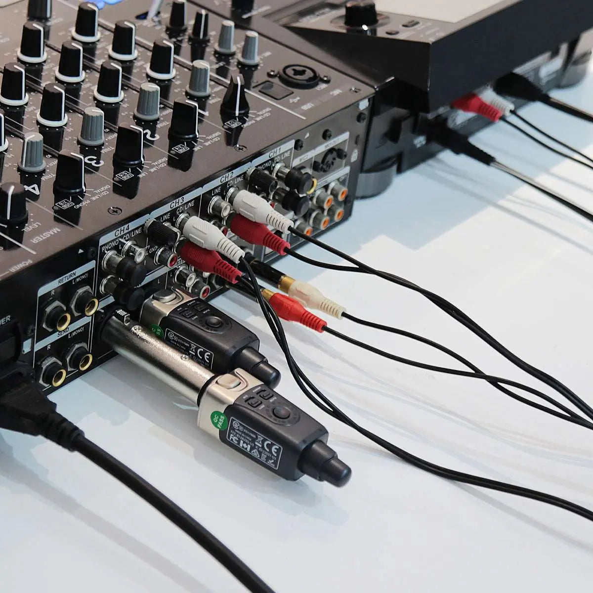 Xvive Dual U3 Wireless System for Audio - Richards Guitars Of Stratford Upon Avon